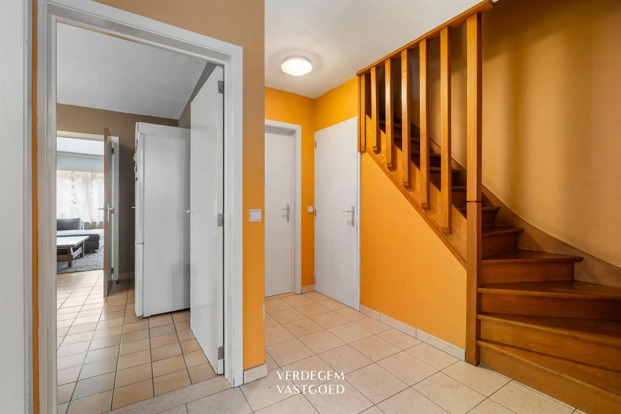 Centraal gelegen opbrengsteigendom met gelijkvloerse handel/kantoor en duplexappartement foto 14