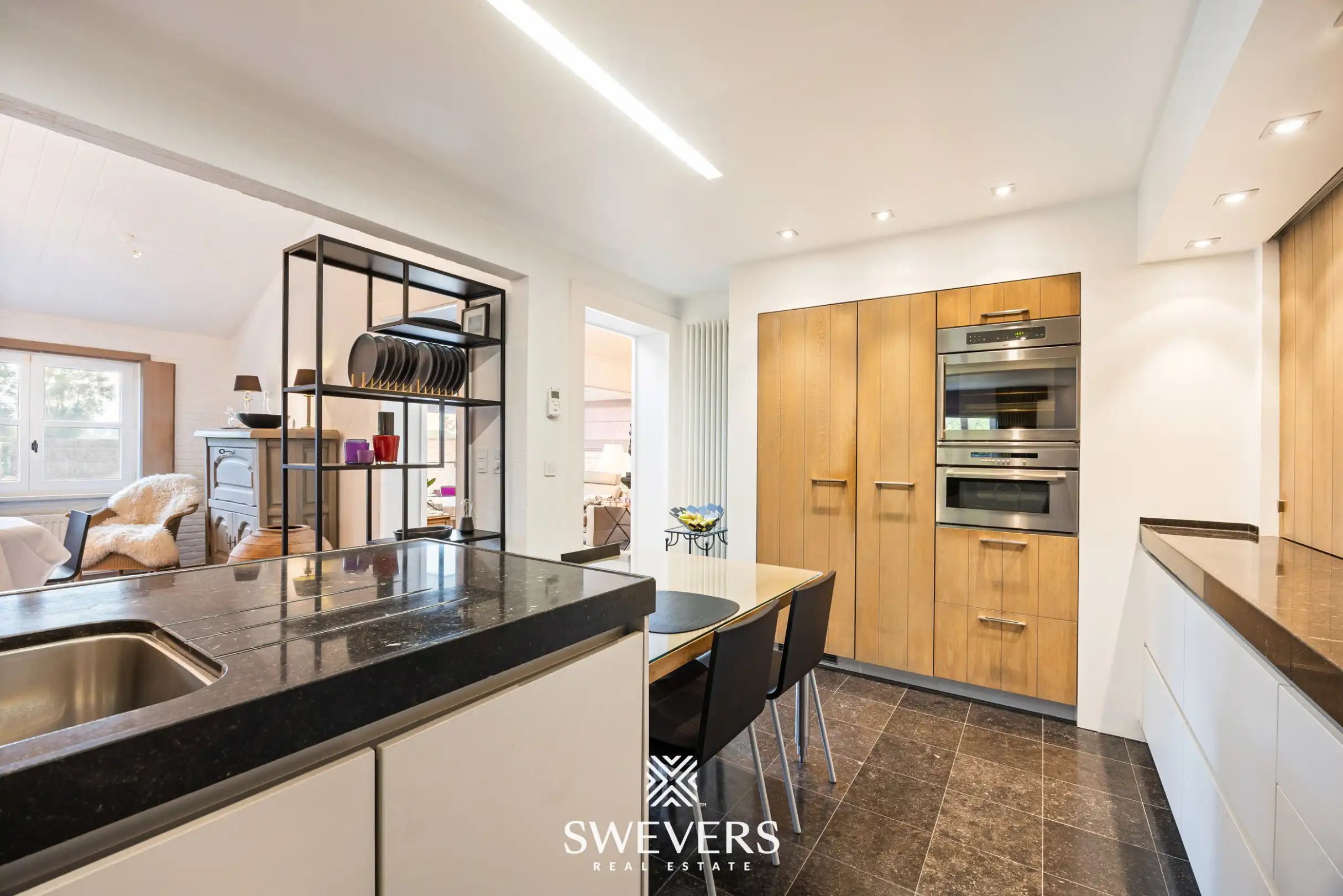 Sfeervolle open bebouwing met royale tuin en veel privacy foto 13