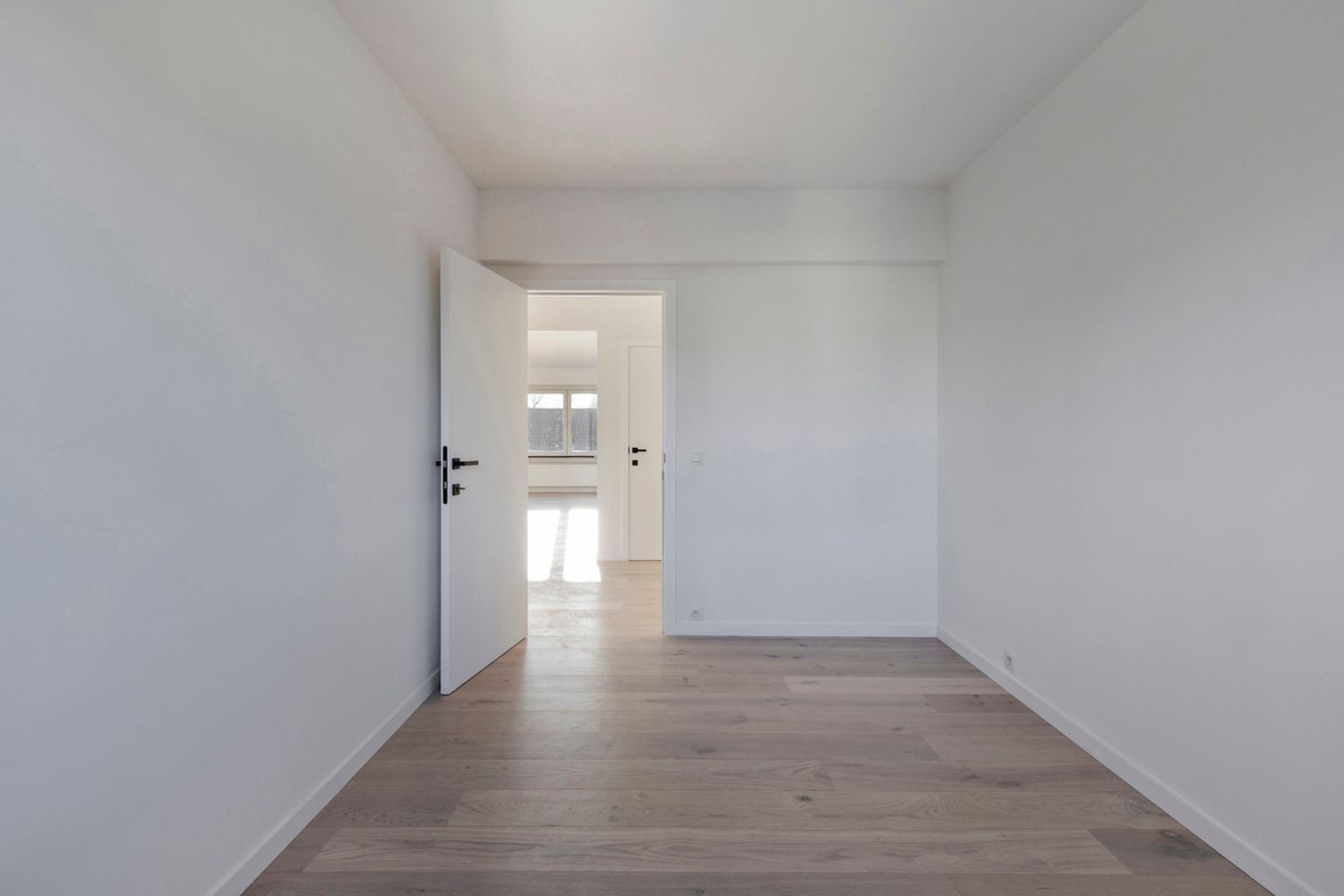 Volledig gerenoveerd en instapklaar 2 slaapkamer appartement foto 16