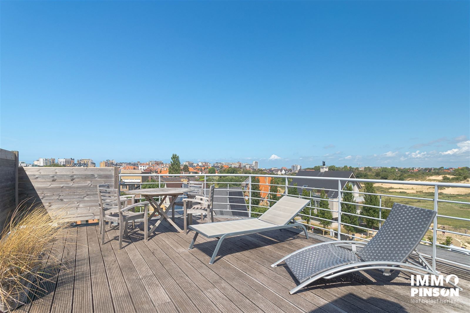 Ruim penthouse met groot zonneterras en prachtig uitzicht foto 7