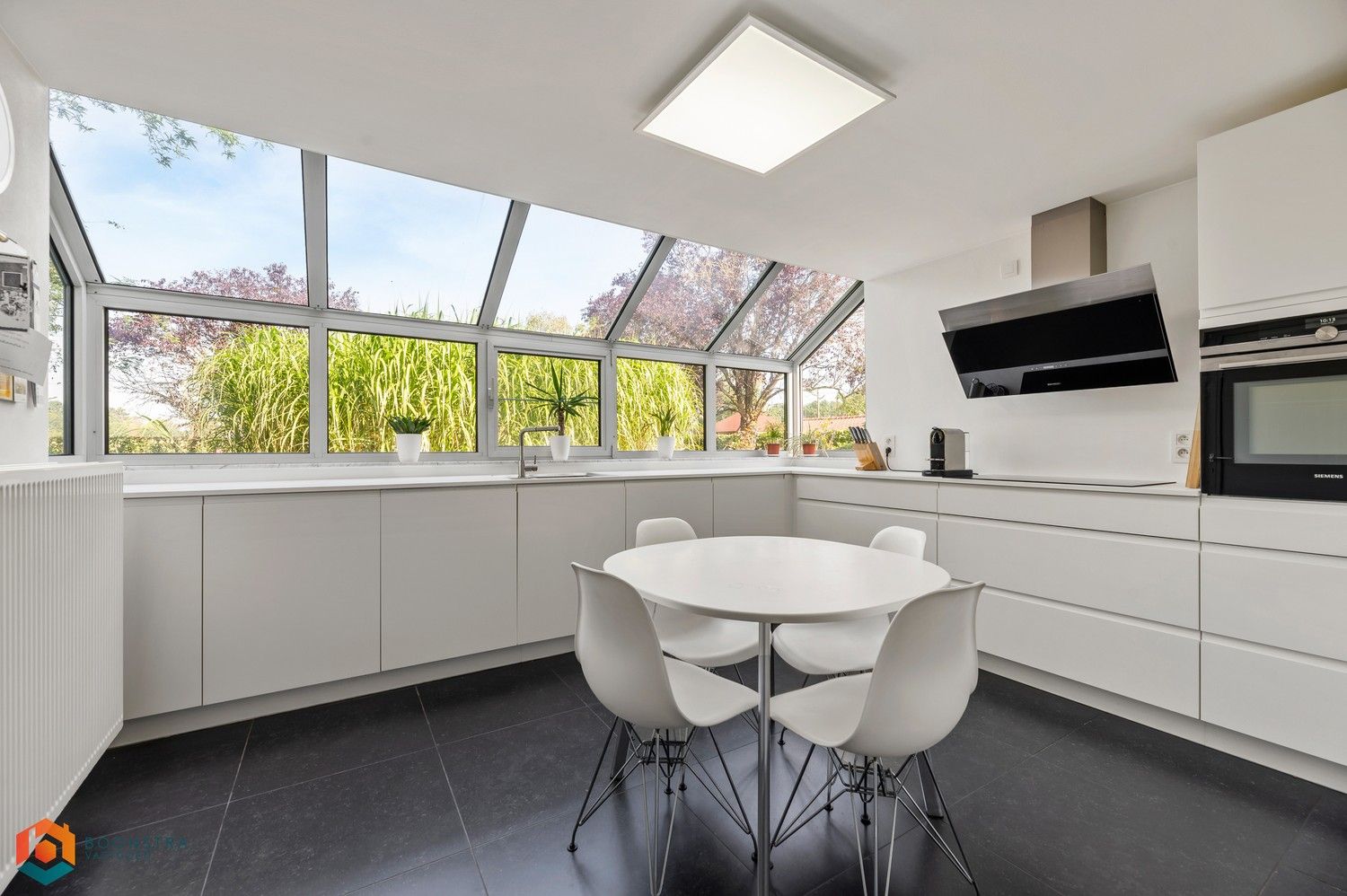 Stijlvolle villa met prachtige tuin, 3 slaapkamers en mogelijkheid tot vrij beroep foto 8