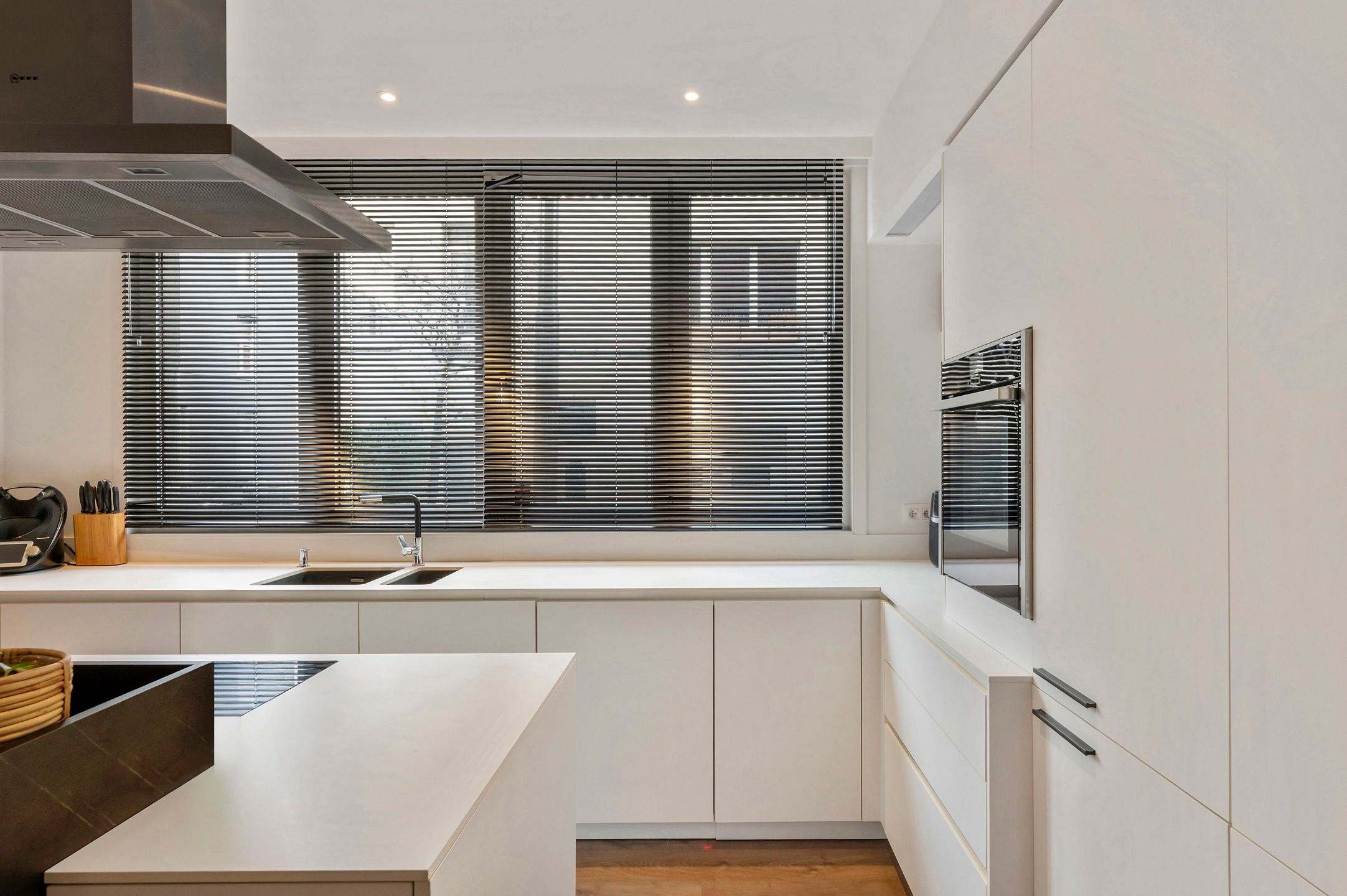 Instapklaar ruim gelijkvloers appartement in hartje Zurenborg foto 6