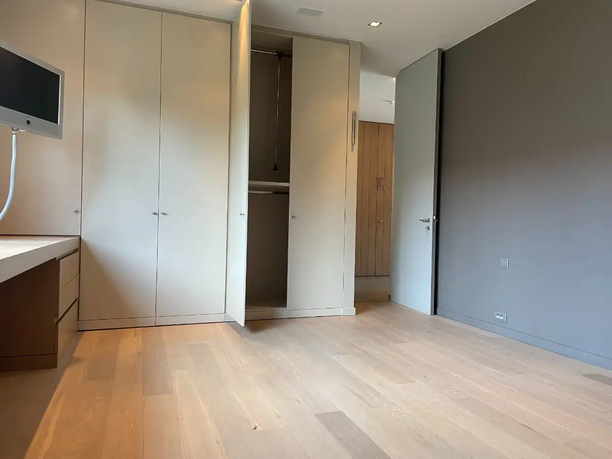 LUXE APPARTEMENT + zeer riant zongericht terras, dubbele garage & (wijn)kelder foto 37