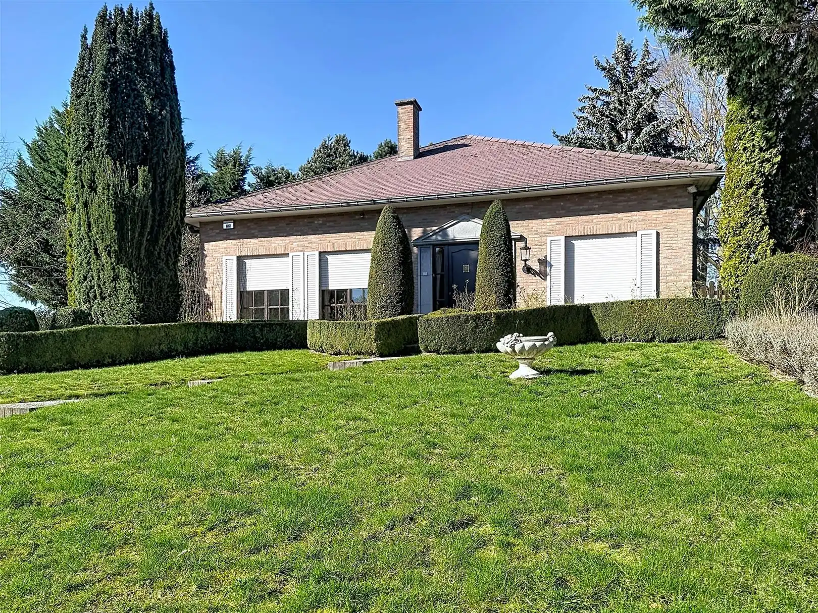 Op te frissen villa, 3/4 slpks + zolder, tuin en garages foto 2