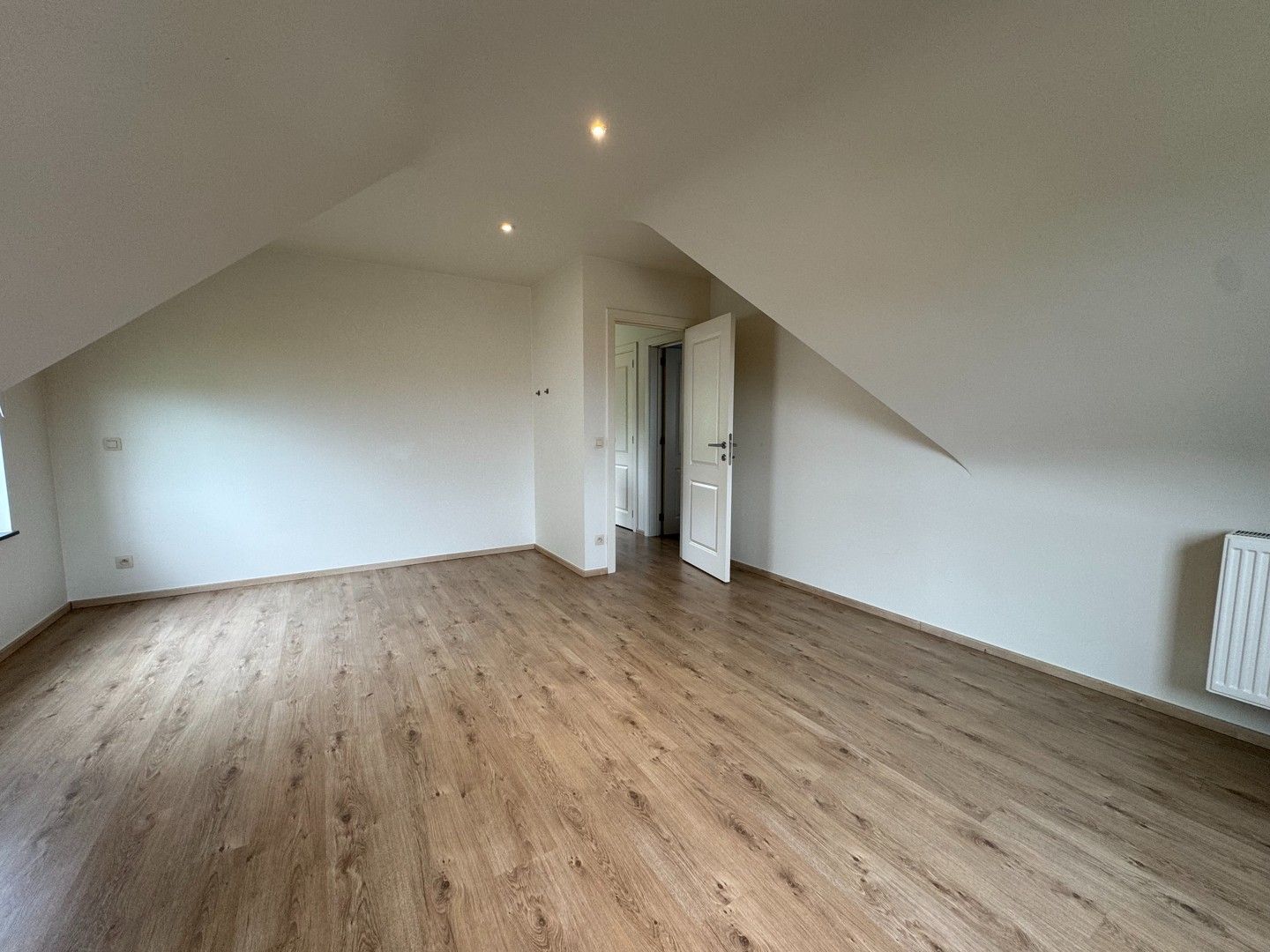 Mooie halfopen gezinswoning met zicht op Ename bos foto 16