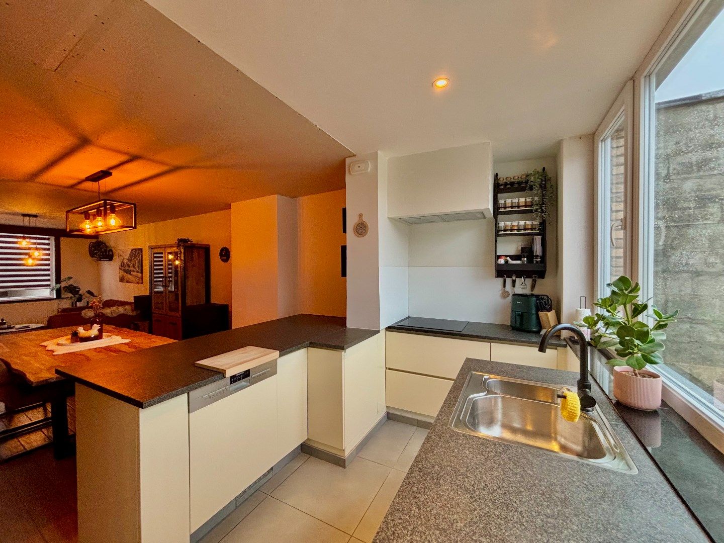 GOED ONDERHOUDEN WONING MET 3SLPK, PRACHTIGE BADKAMER EN GOED ONDERHOUDEN TUIN foto 5