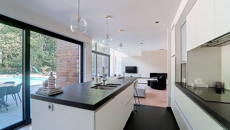 Moderne villa van 230m² op 14a08ca met openluchtzwembad foto 8