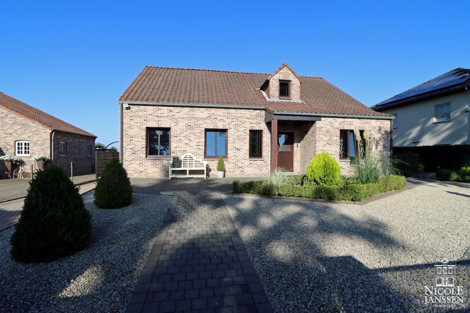 Instapklare gezinswoning met drie slaapkamers, twee badkamers, grote kelder en vrijstaande garage foto 27