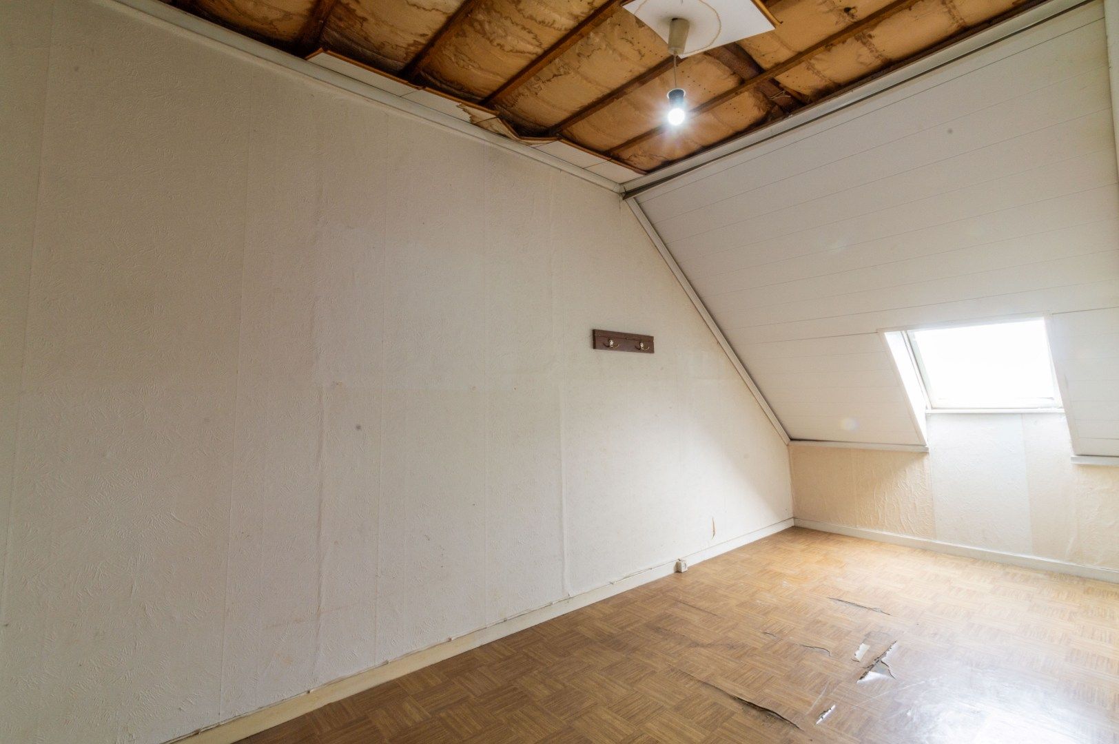 Een welgelegen, te moderniseren starterswoning met oa. 3 kamers foto 11