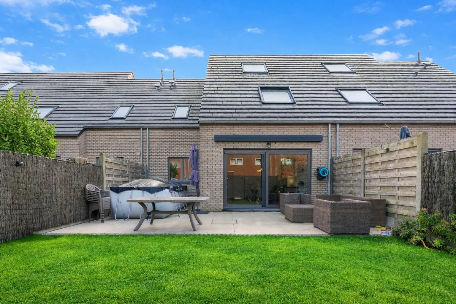 *Recente GEZINSWONING met 4 SLPKS (5 mogelijk) te Oostende (Mariakerke)! foto {{pictureIndex}}