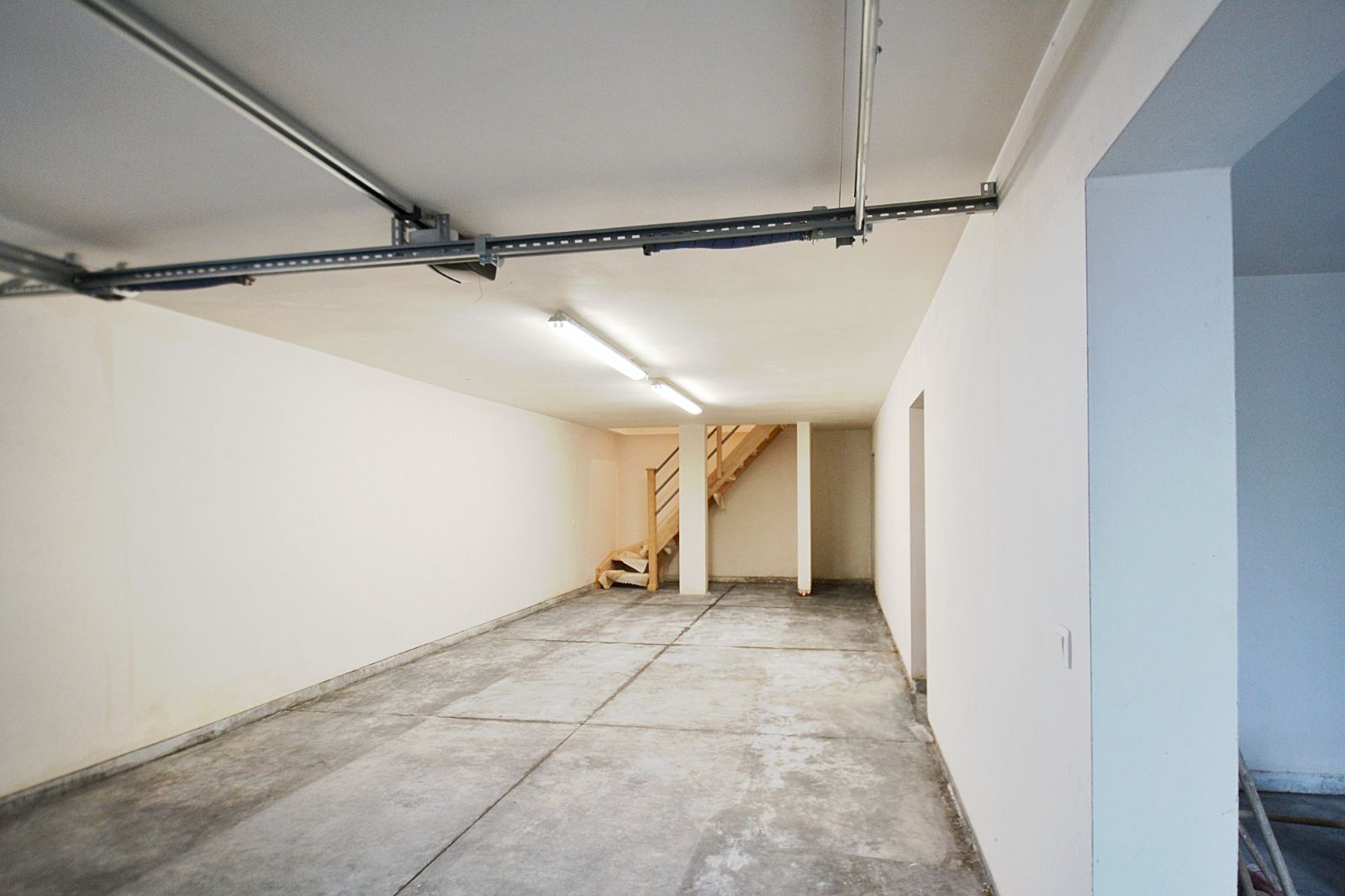 Moderne woning met ruime tuin! foto 14
