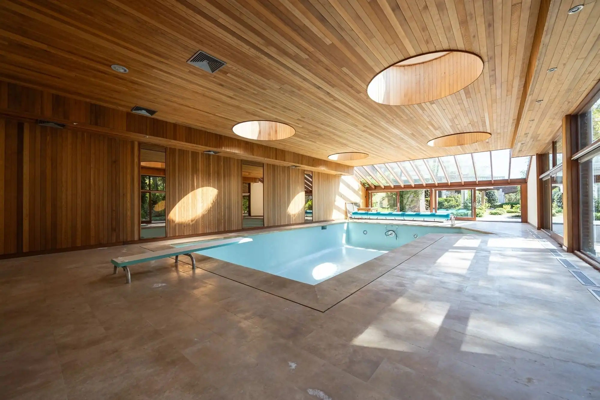 Villa met bijgebouwen op prachtig perceel foto 6