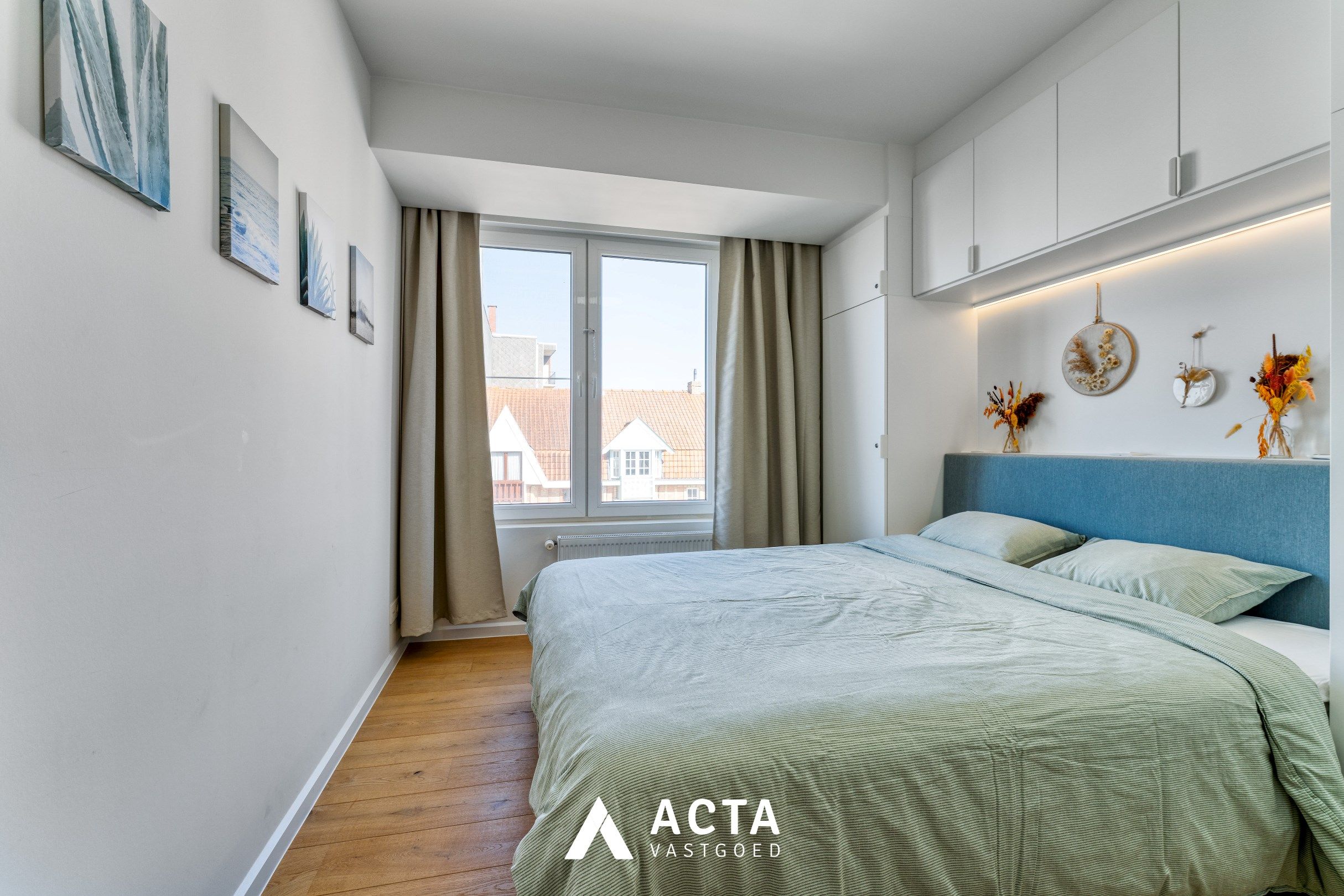 Gerenoveerd appartement met twee slaapkamers in Mariakerke foto 12