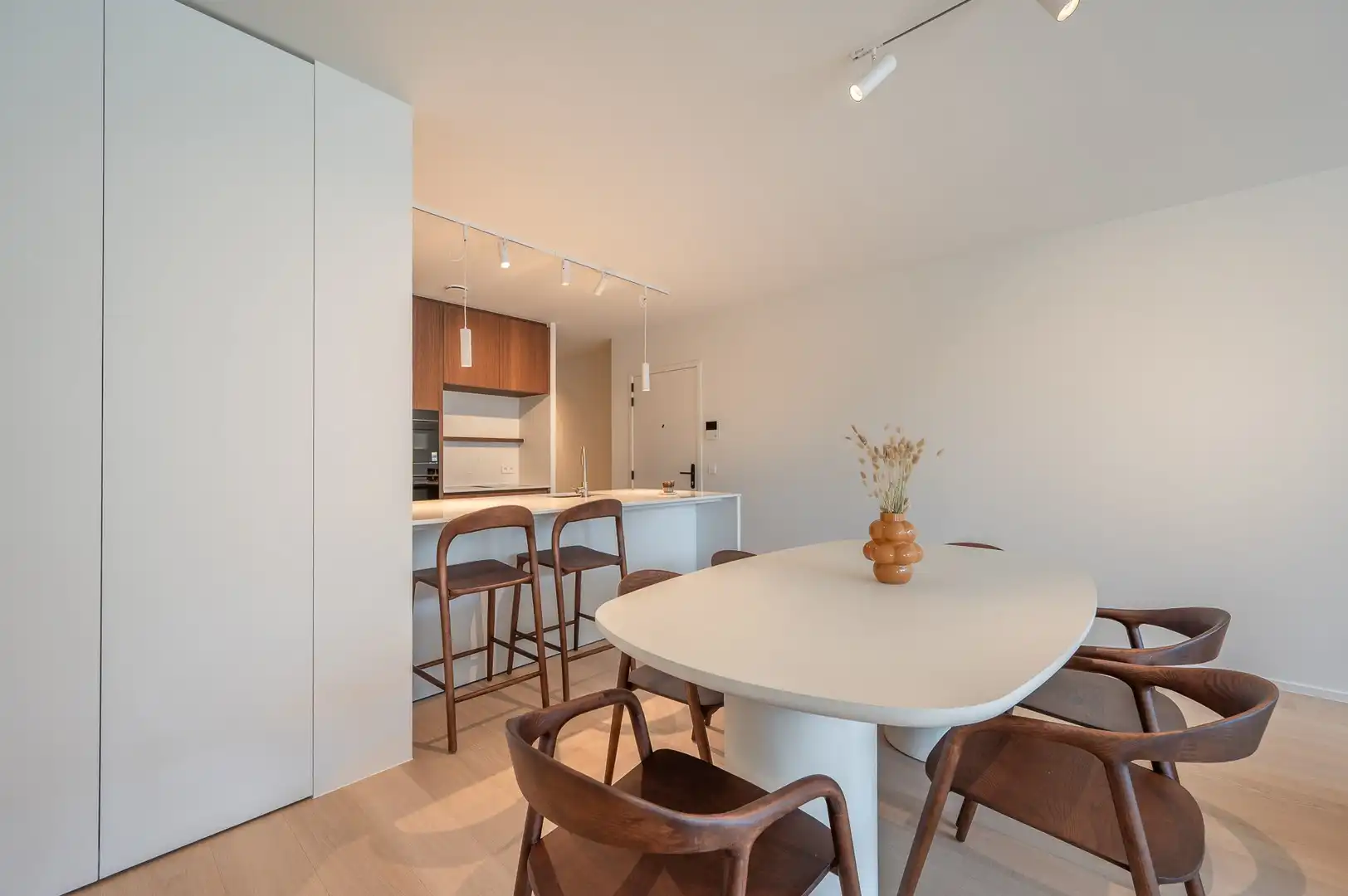 Nieuwbouw appartement op een centrale ligging te Knokke, vlakbij het Zegemeer en op wandelafstand van het strand. foto 10