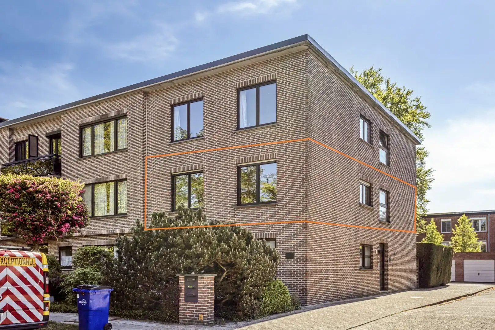 Comfortabel 2 slpk appartement met terras en garage foto {{pictureIndex}}