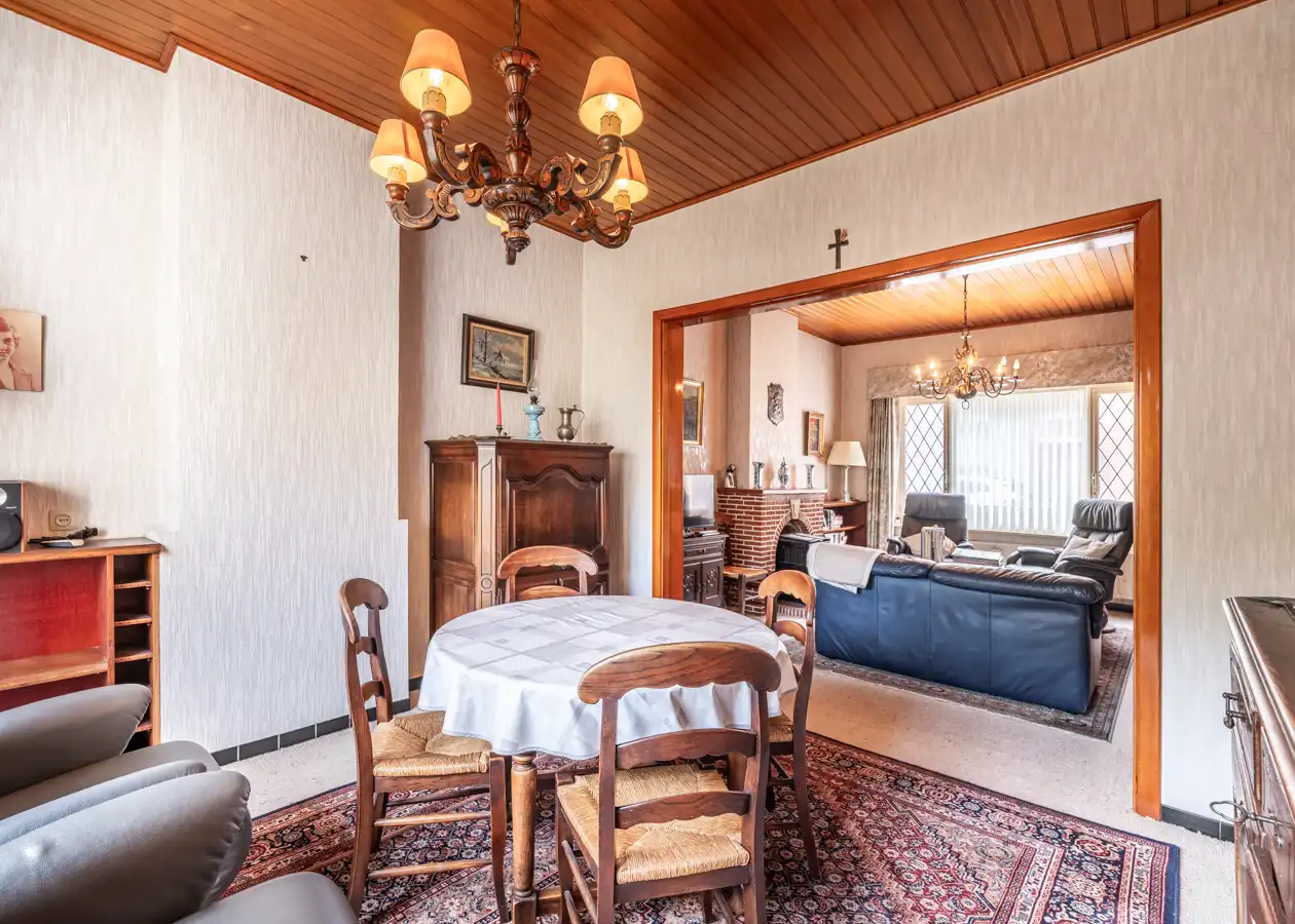 Te renoveren woning met zonnige stadstuin en veel potentieel foto 4