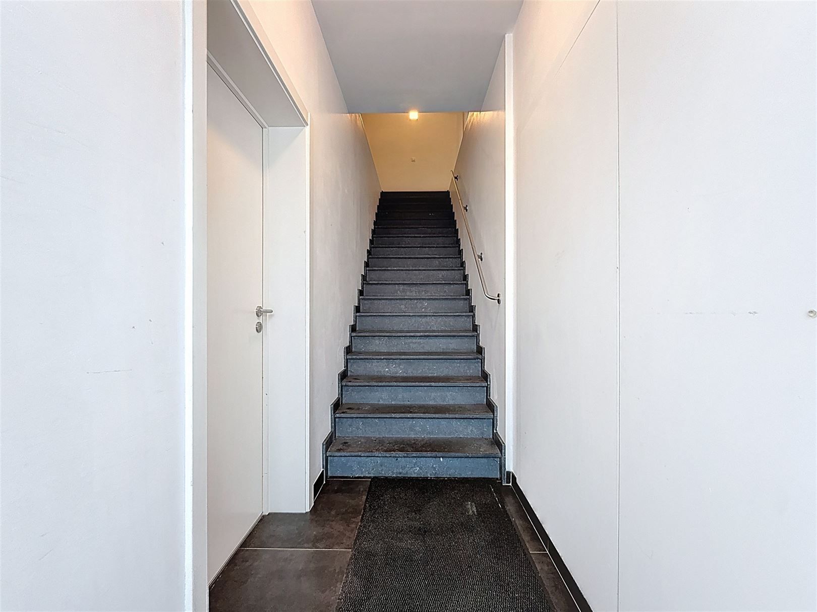 Mooi duplex app, 2 slpks, terrassen en parking foto 3