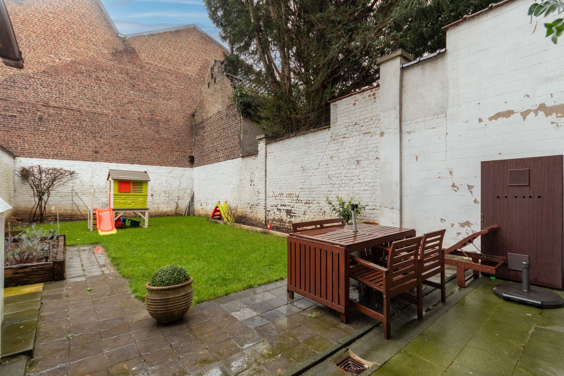 Gelijkvloers appartement met terras en tuin foto 2