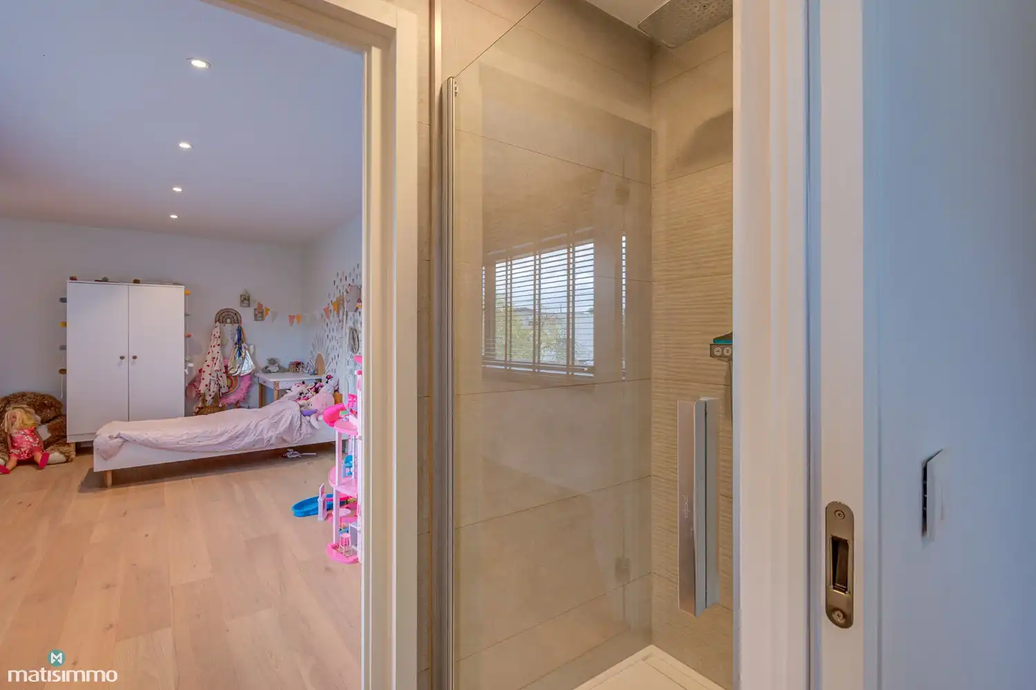 MODERNE VILLA MET INGEBOUWD ZWEMBAD, 3 SLAAPKAMERS EN PRAKTIJKGEDEELTE IN RUSTIGE OMGEVING TE WELLEN foto 27