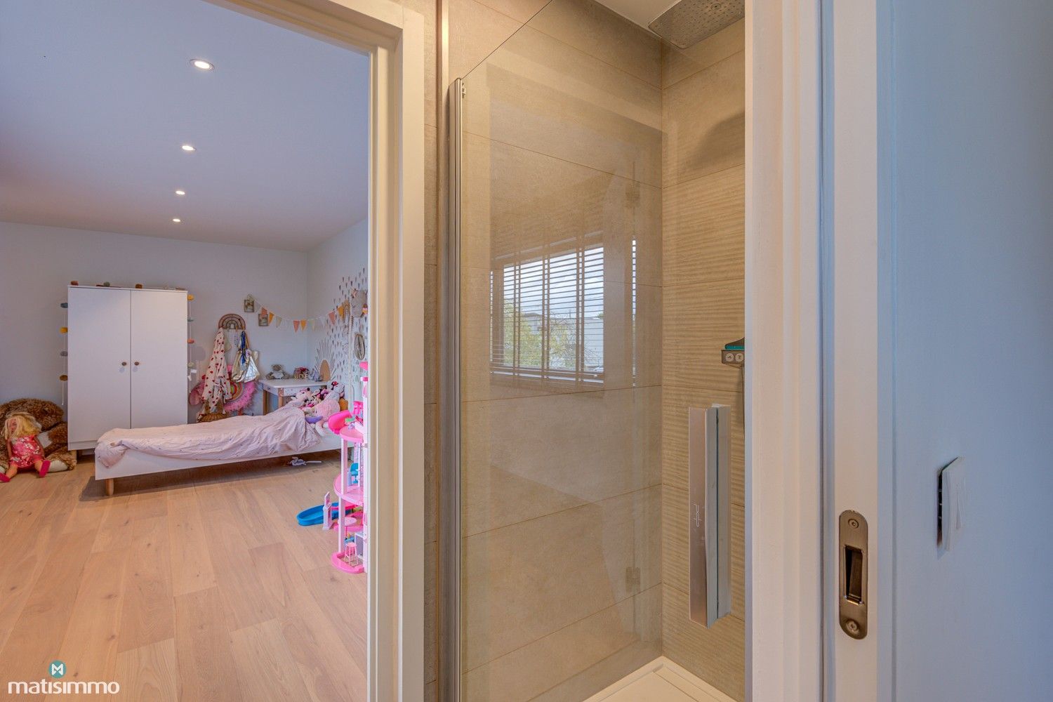 MODERNE VILLA MET INGEBOUWD ZWEMBAD, 3 SLAAPKAMERS EN PRAKTIJKGEDEELTE IN RUSTIGE OMGEVING TE WELLEN foto 27