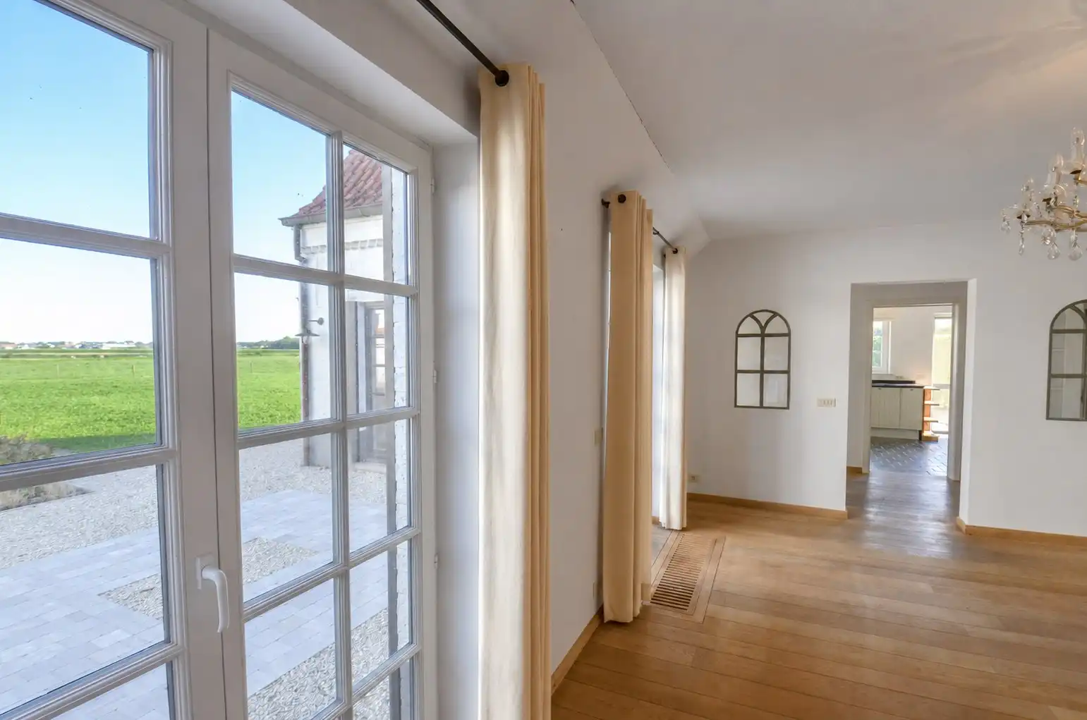 Tijdloze villa met uitzonderlijke vergezichten op een residentiële locatie. foto 12