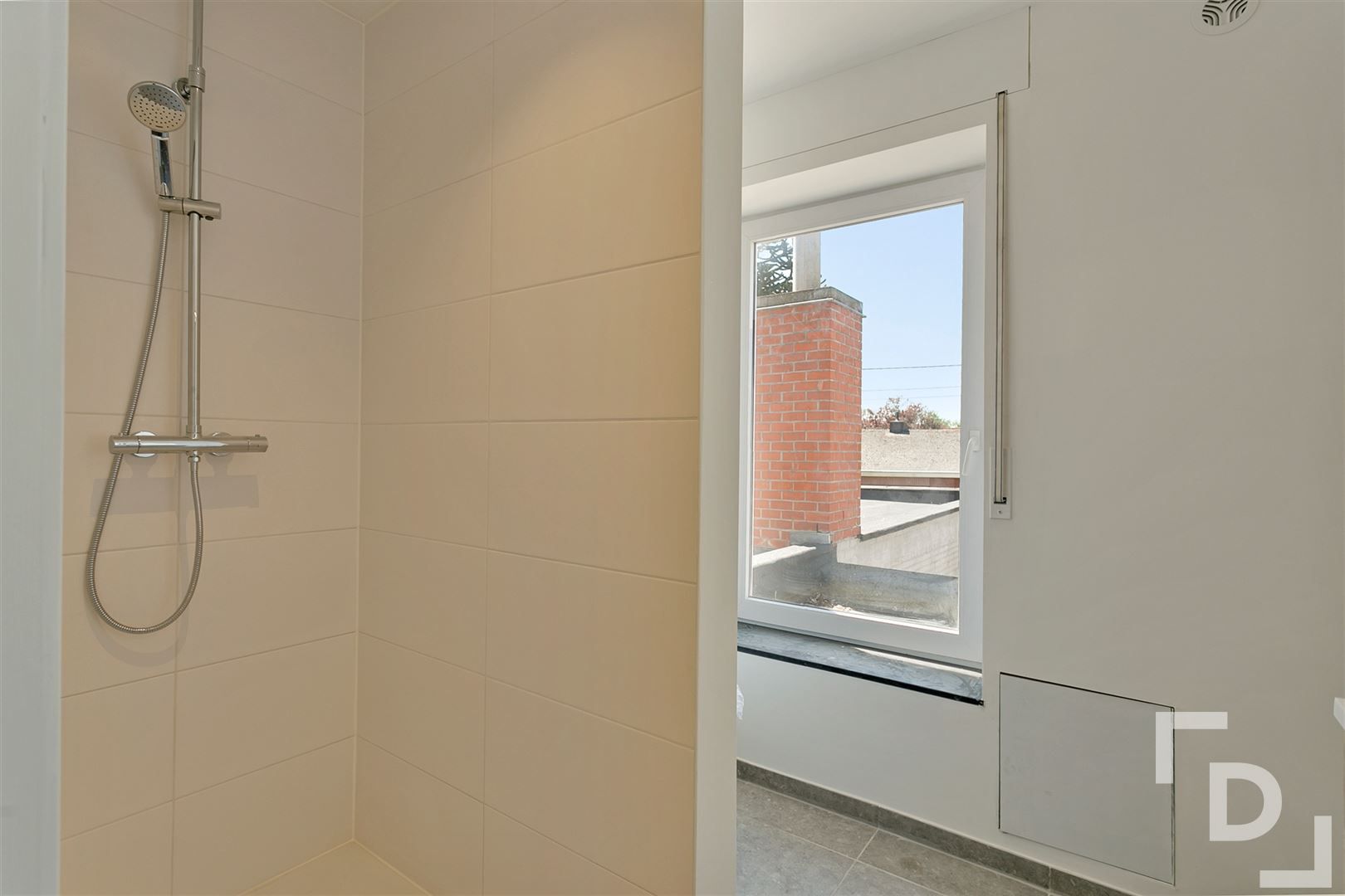 Instapklare rijwoning met uitgang achteraan foto 12