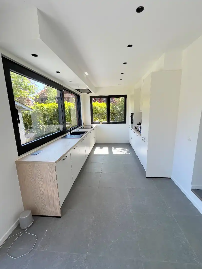 Volledig gerenoveerde woning met tuin en garage te Bissegem foto 6