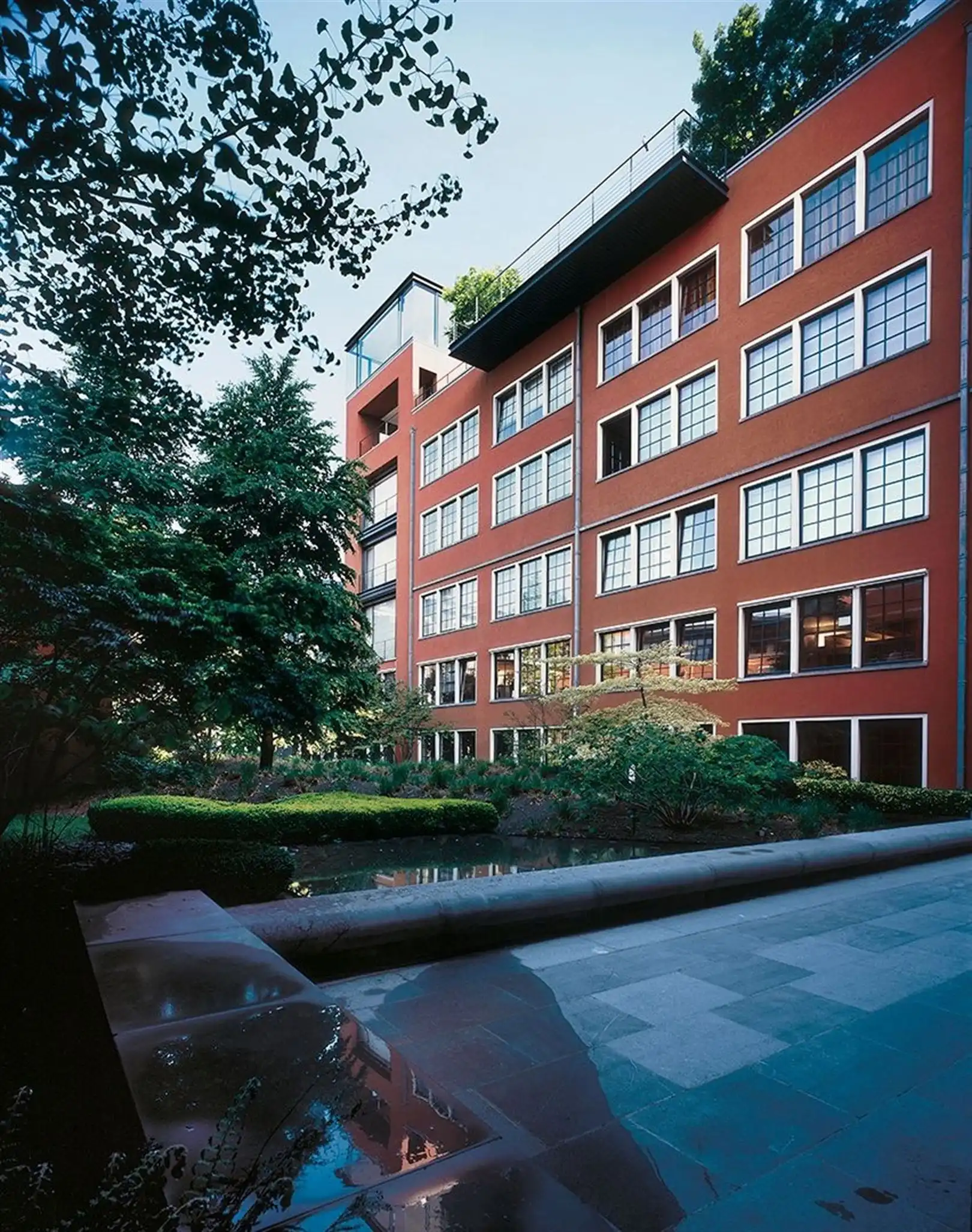 ESPACE JACQMOTTE: 1.580m² foto {{pictureIndex}}