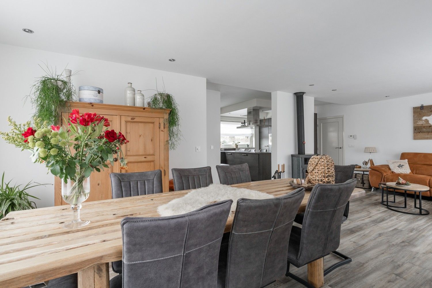 Vrijstaande woning met prachtig uitzicht op weilanden, rustige ligging nabij de Nederlandse grens! foto 10