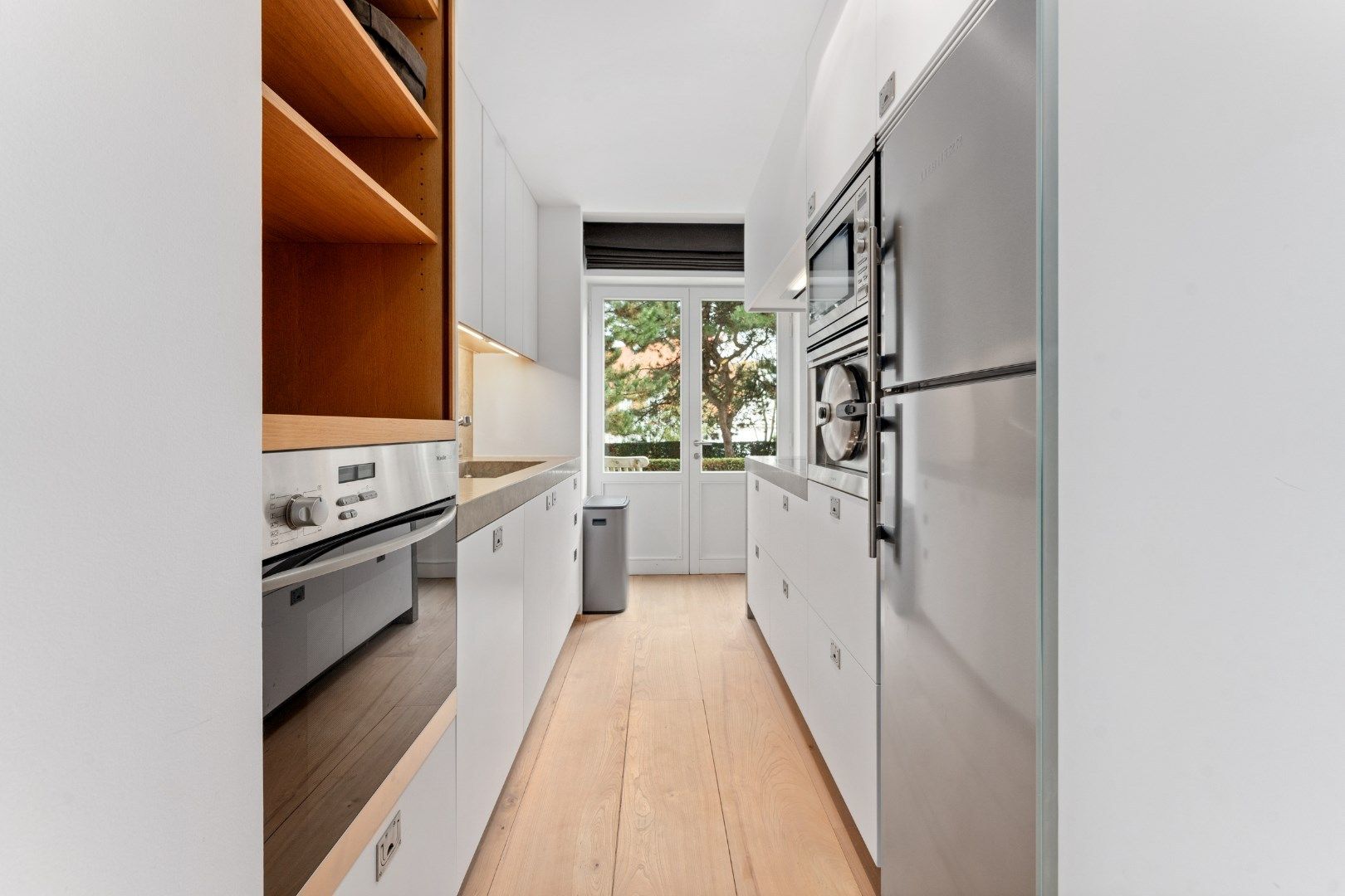 Prachtig gemeubeld appartement in een standingvolle residentie in hartje Zoute met 4 slk's!  foto 6