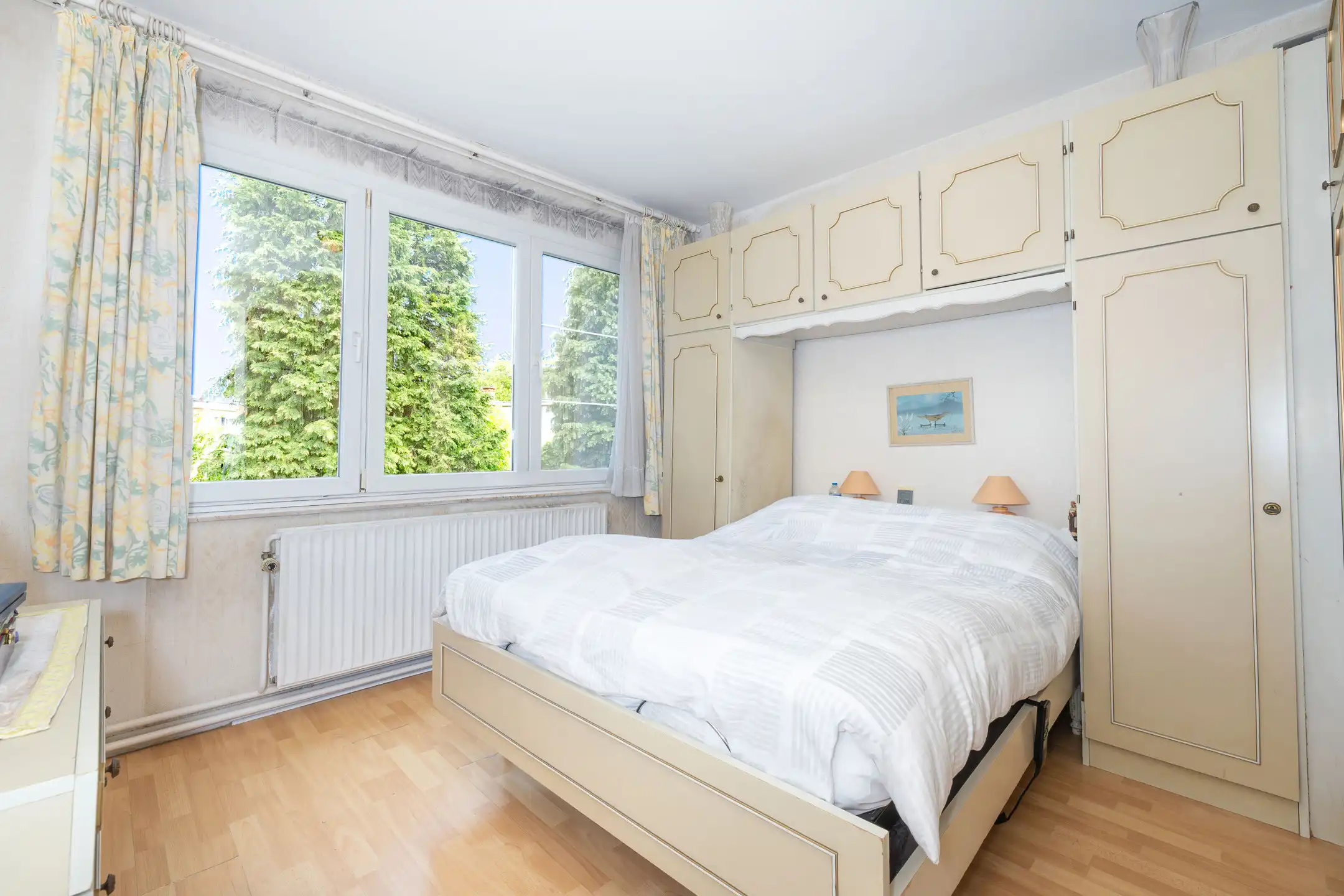 Rustig gelegen huis met drie gevels, tuin en garage foto 21