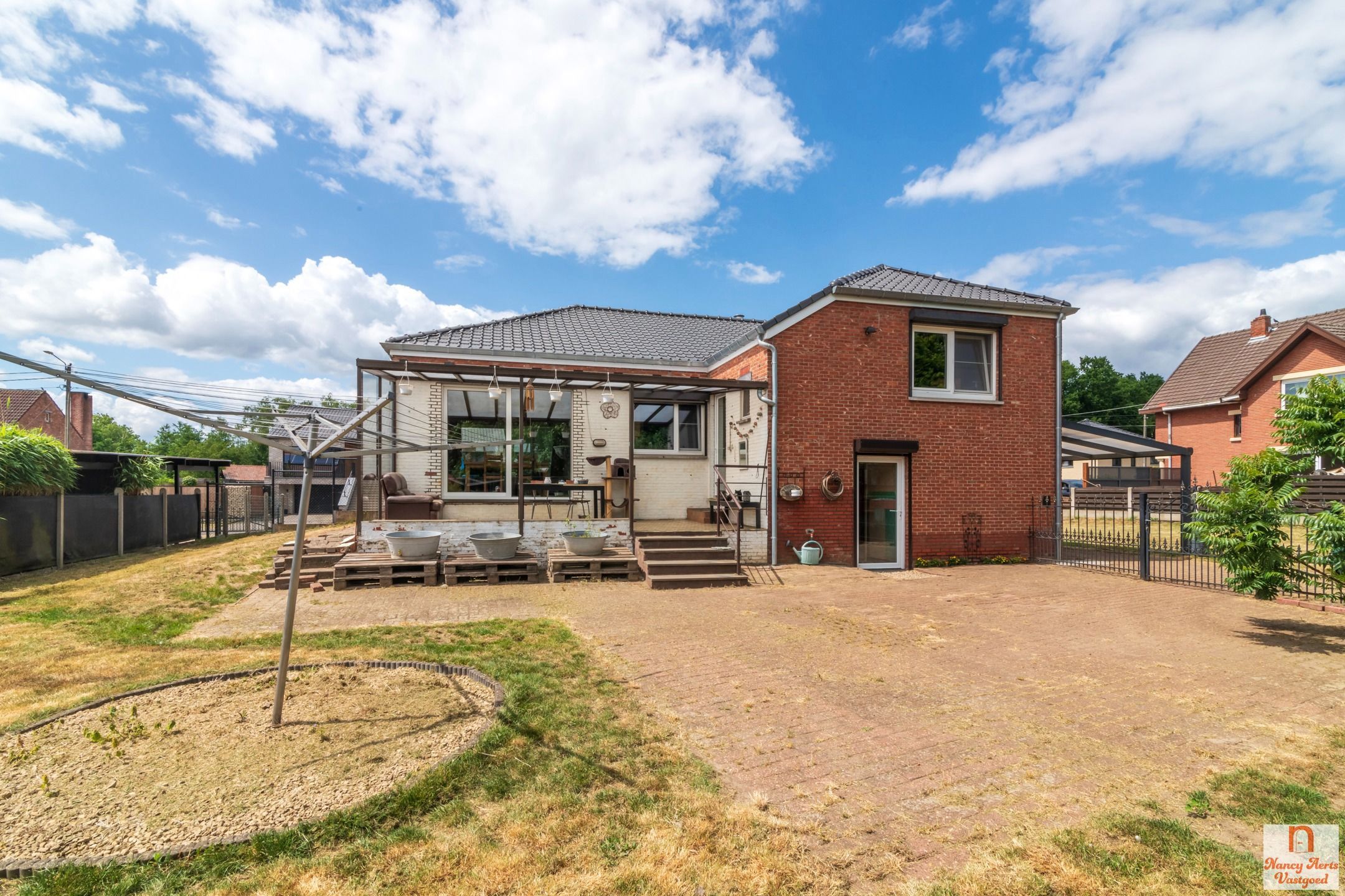 Split-level woning met veel ruimte en potentieel foto 35