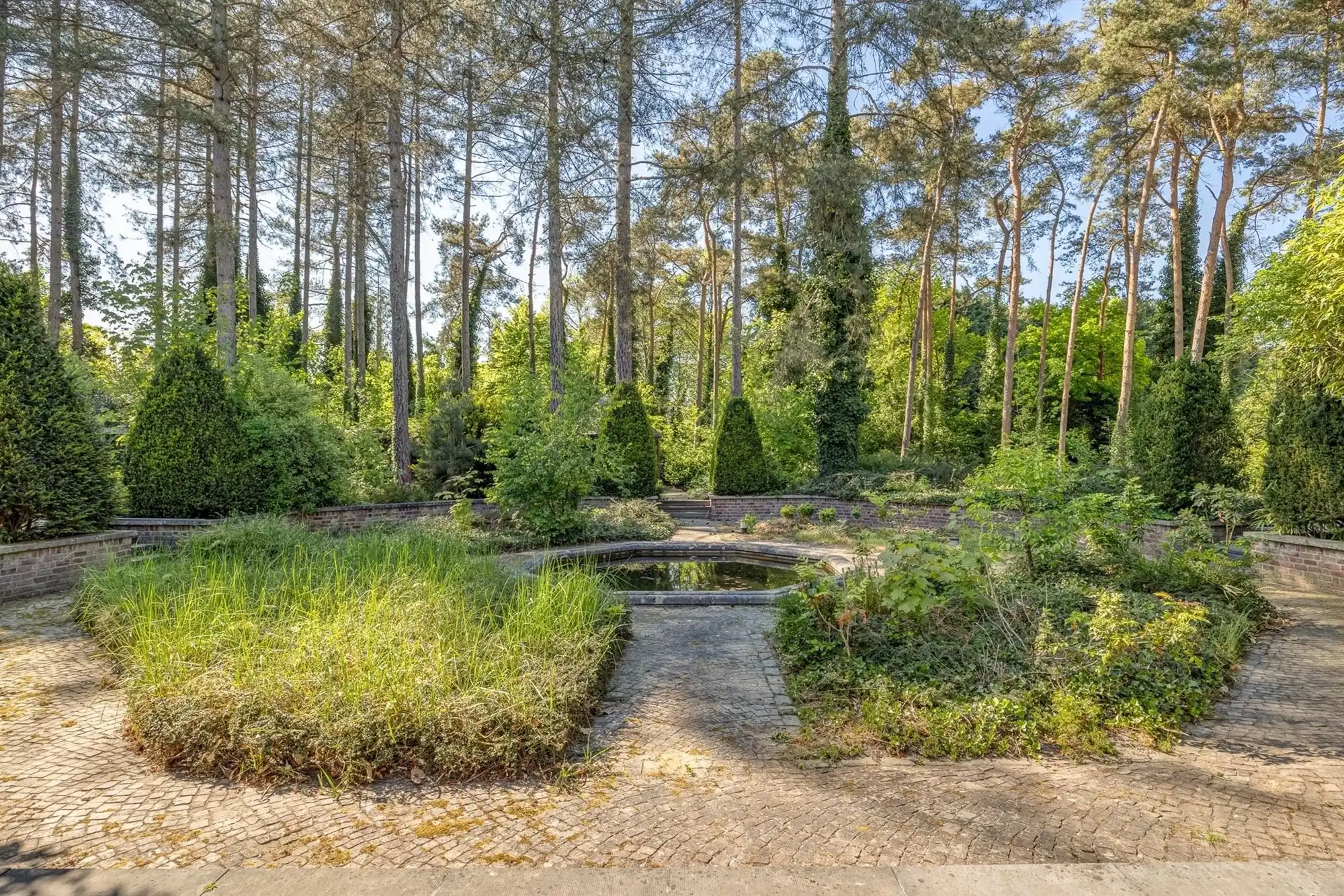 Villa met bijgebouwen op prachtig perceel foto 30