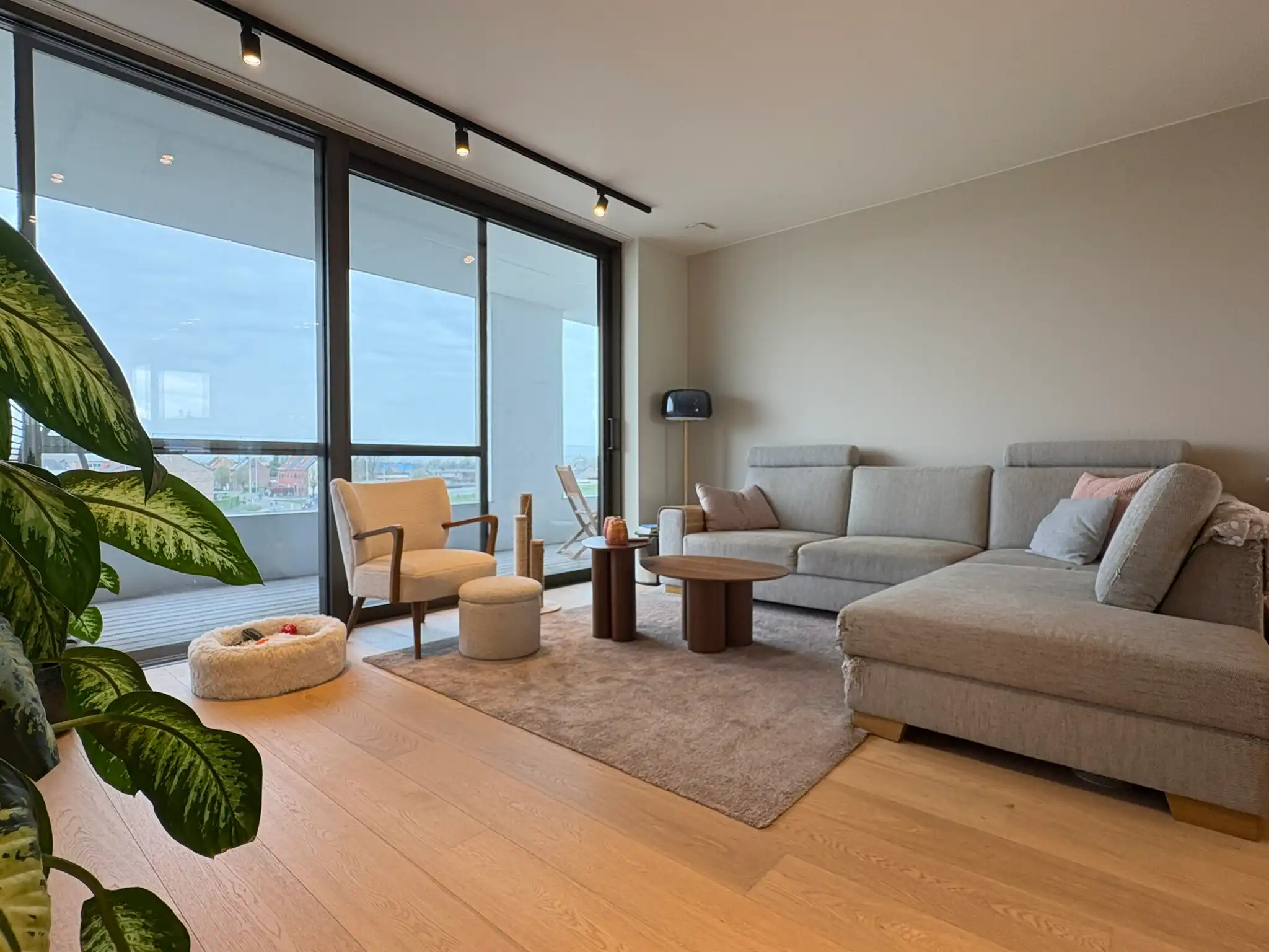 Klassevol appartement met autostaanplaats te huur in Deinze foto 2