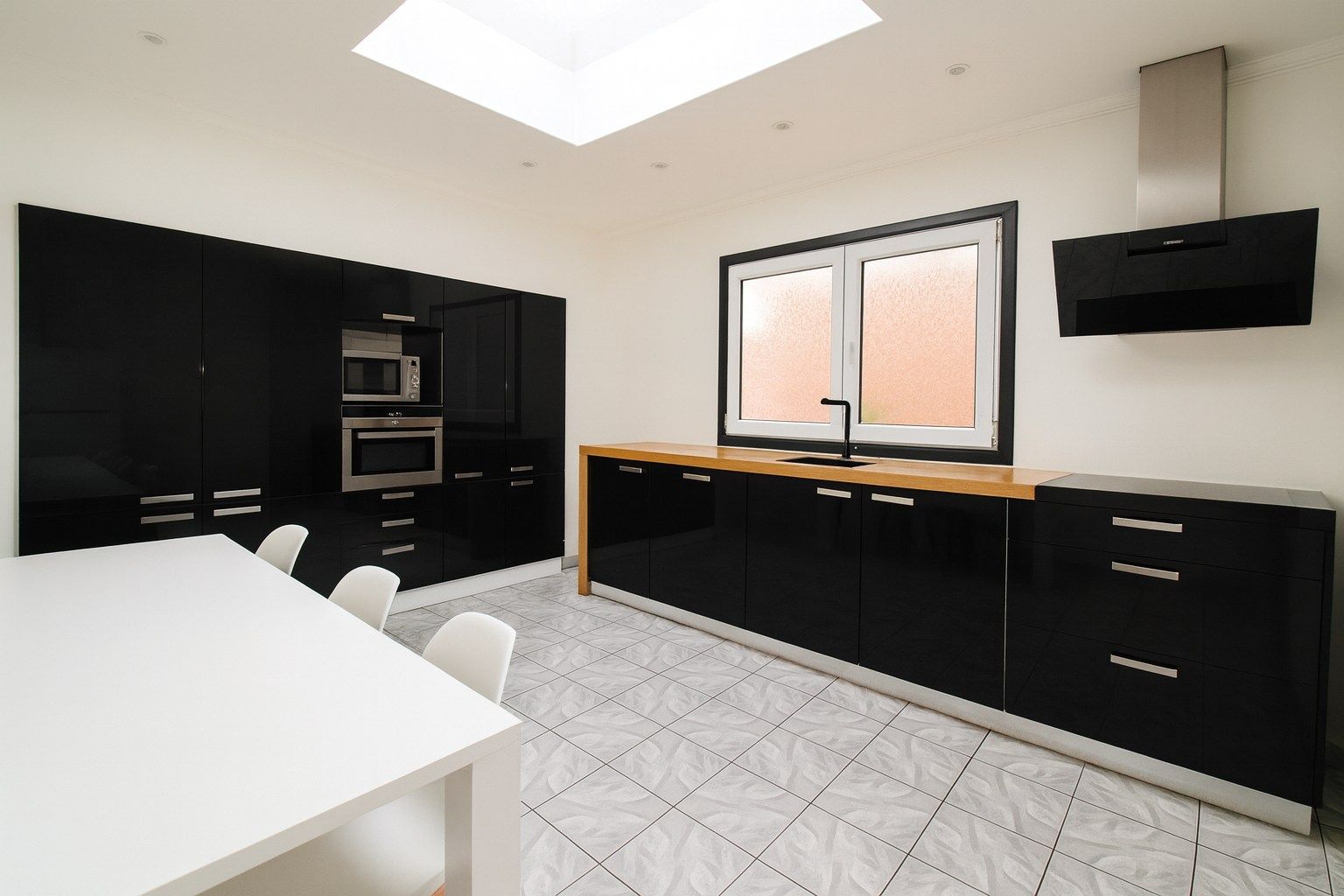 Te koop: Uitzonderlijk ruime stadswoning met 6 slaapkamers, garage en tuin in het hart van Sint-Niklaas! foto 9