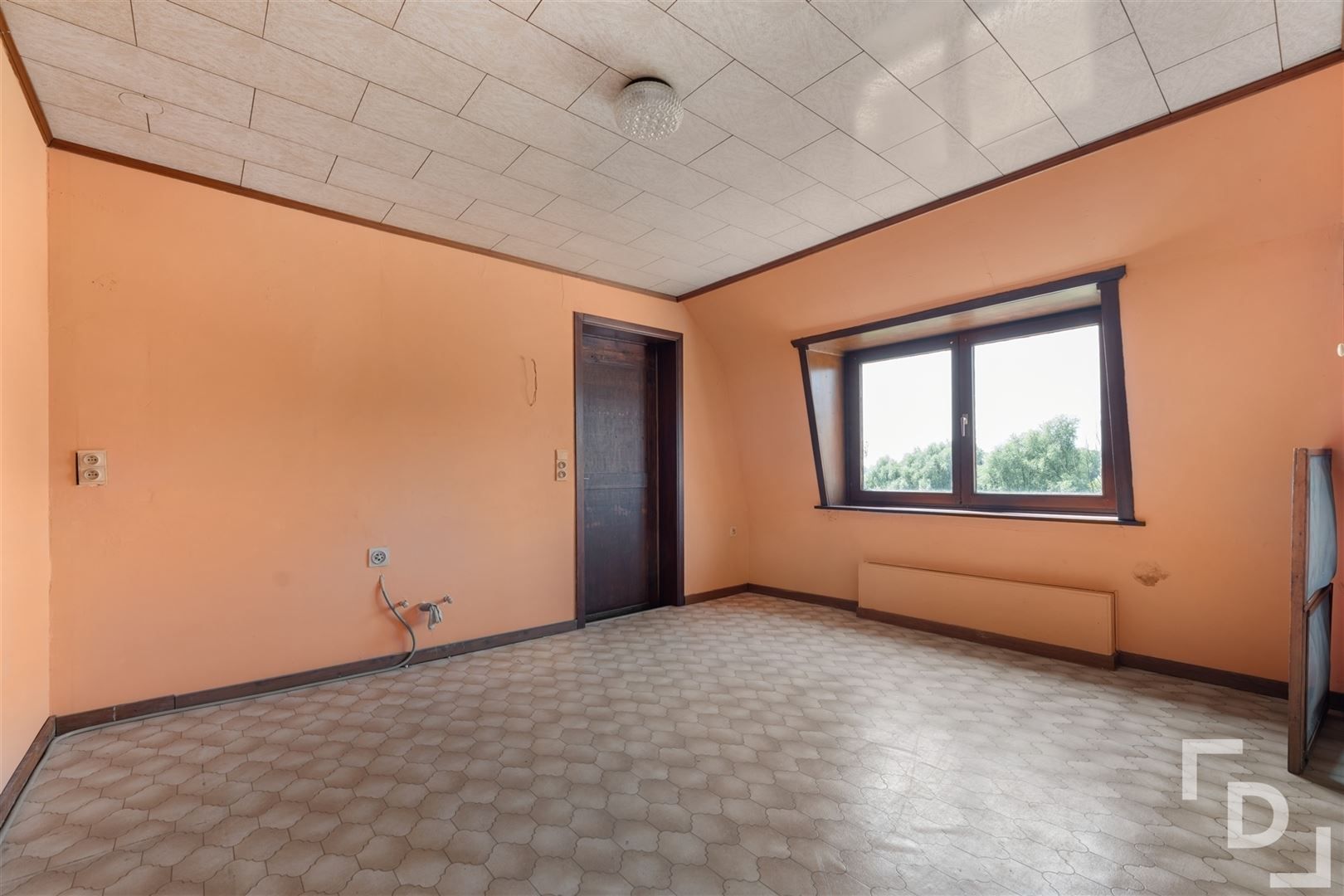 Ruime te renoveren woning te koop in Geluveld. foto 21