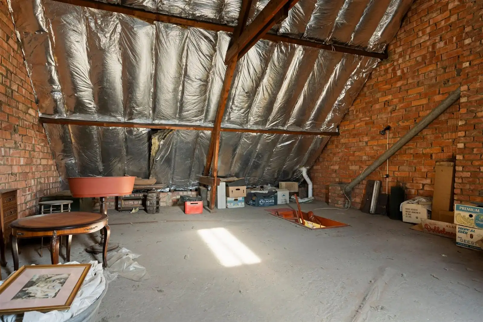 Woning in rusige woonwijk met aparte garage foto 32