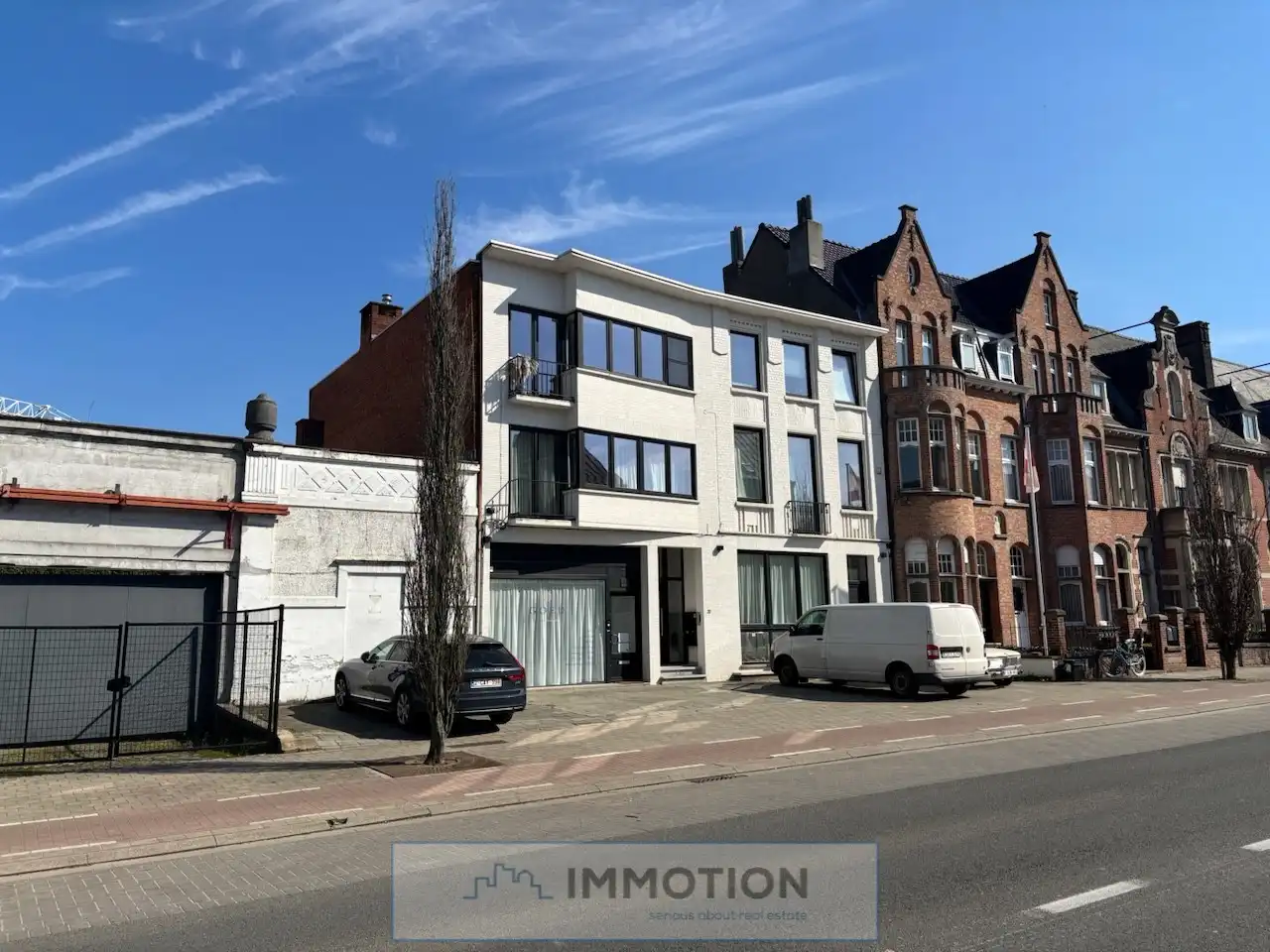 Handelspand te huur op zichtlocatie in Kortrijk! foto {{pictureIndex}}