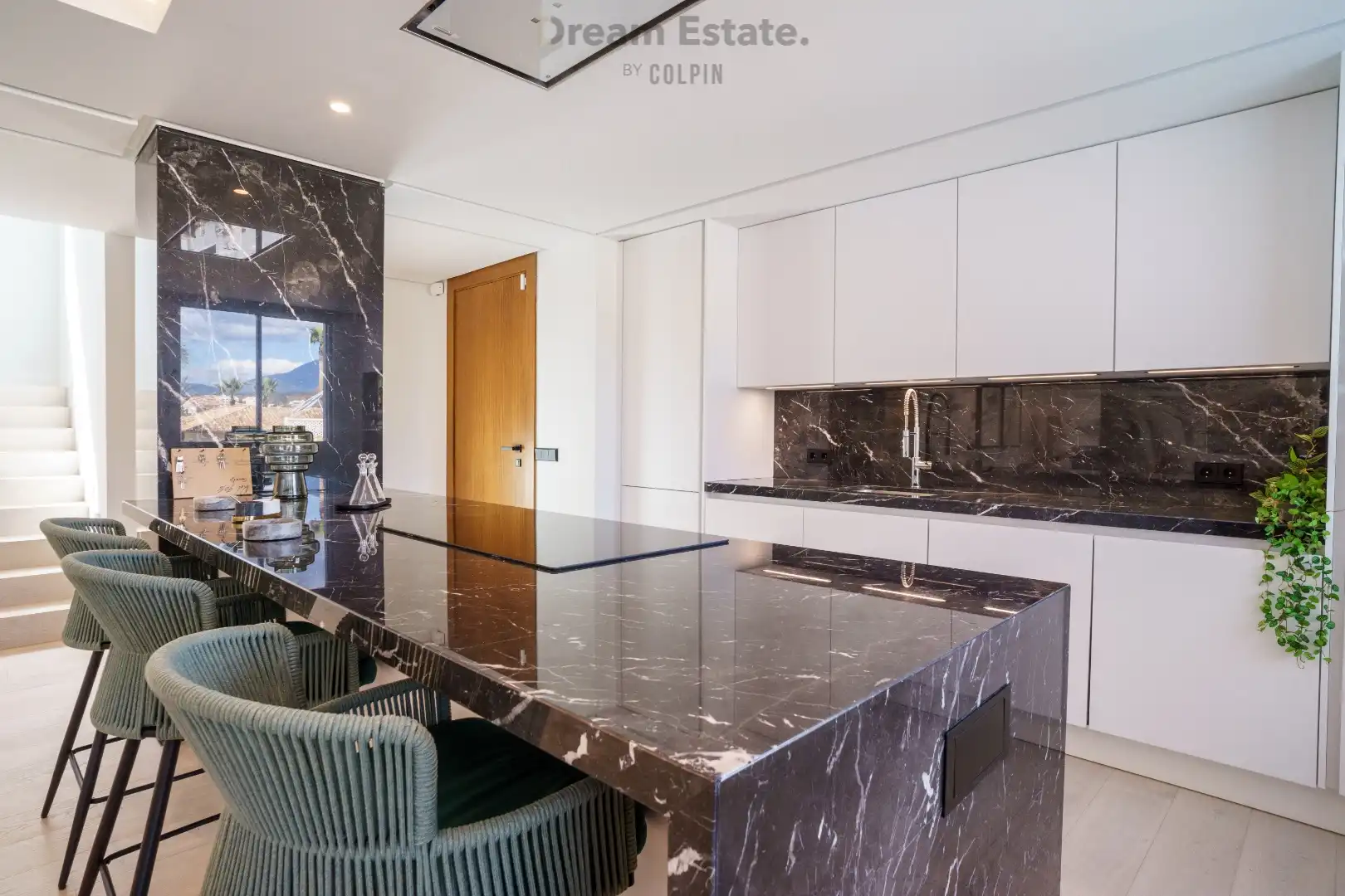 Villa La Concha is gelegen in de omgeving van Las Brisas Golf, Nueva Andalucia, Marbella. foto 6