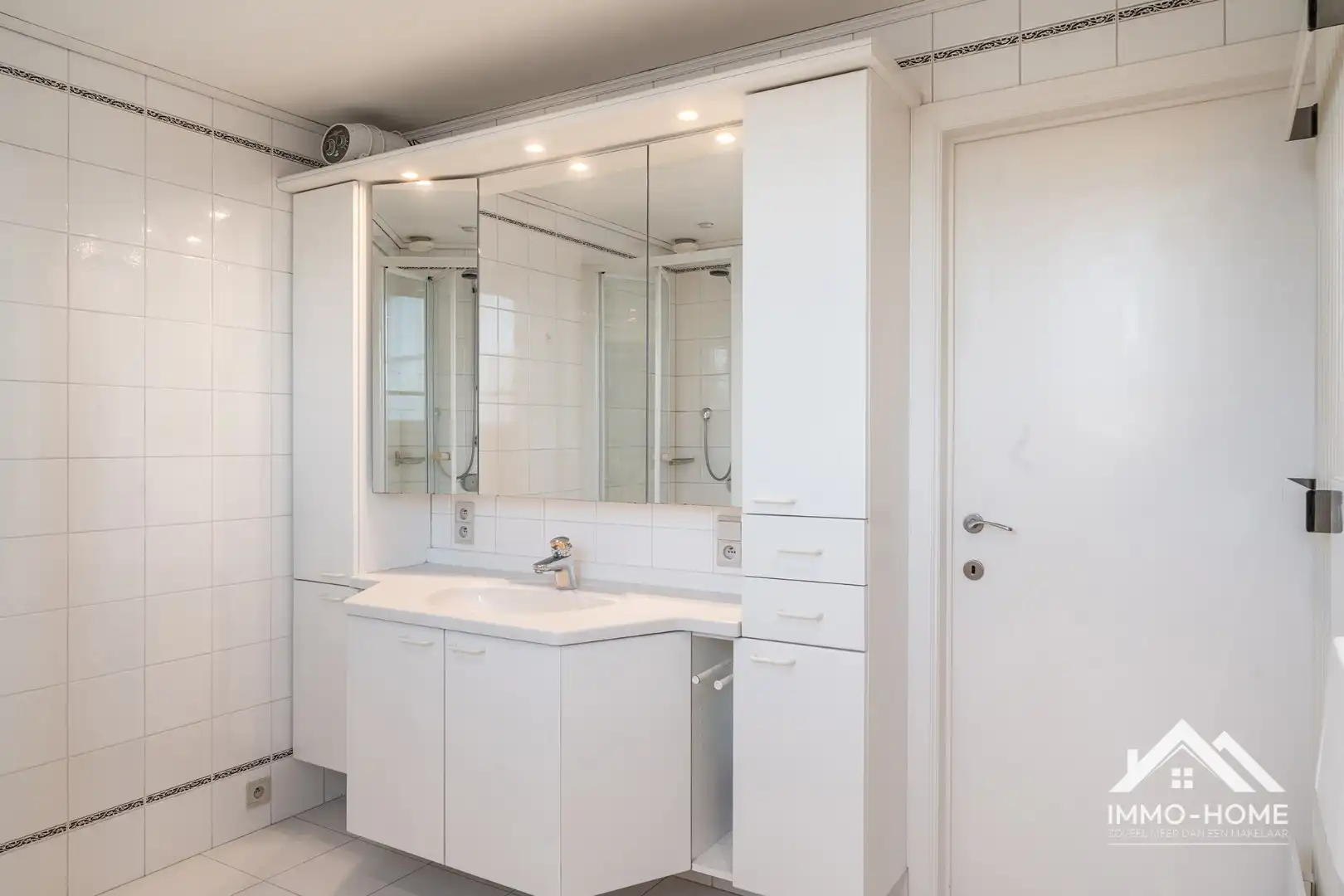 Charmante instapklare halfopen woning met ruime oprit! foto 21