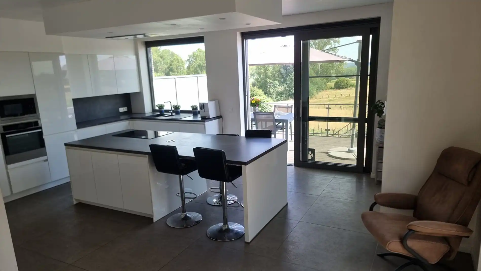 Grote energiezuinige halfopen bebouwing met vrij uitzicht foto 3
