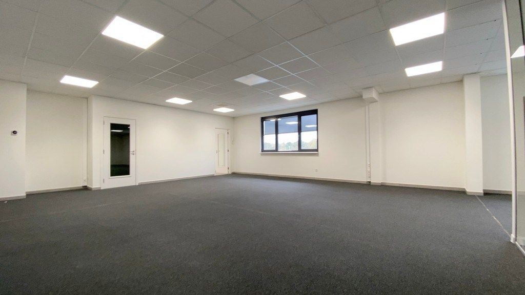 Kantoor te huur in Dionysius KMO-center vlakbij E40 in Gent foto 4