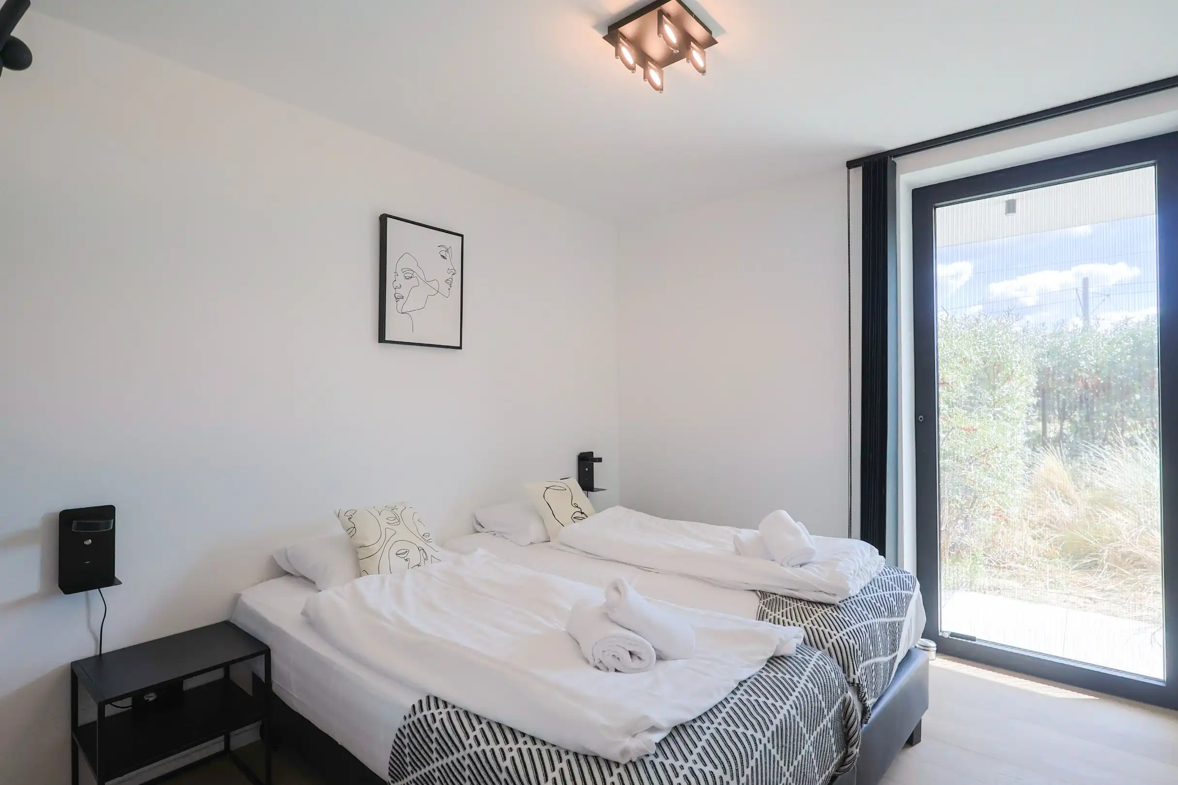 Modern gelijkvloers appartement in Groenendijk met ruim terras foto 13