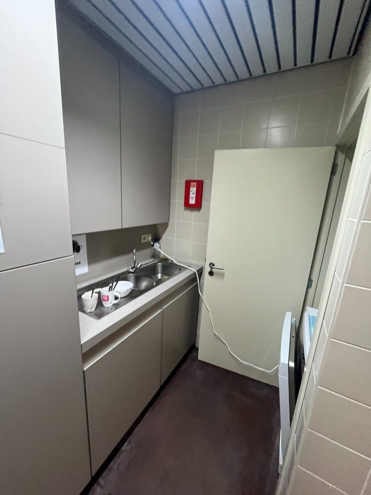 440 m² kantoor + 8 parkings foto 14