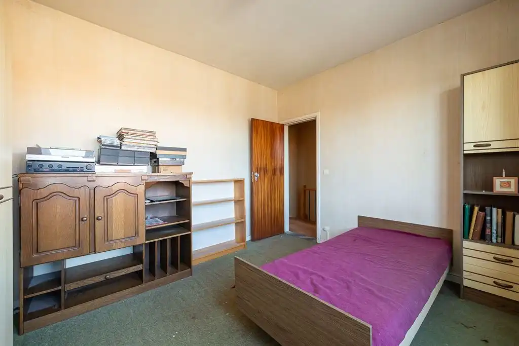 Bel-étage woning met oprit en  ruime tuin foto 11