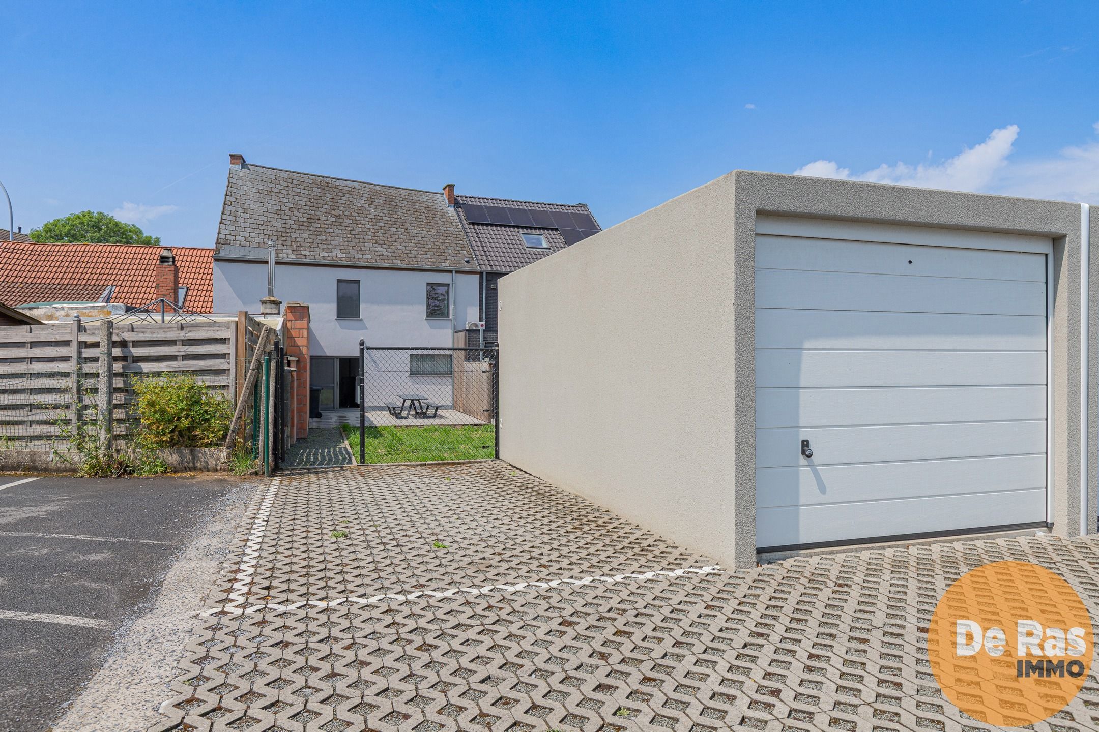 Herzele -  Totaal gerenoveerde woning met 4 slaapkamers, tuin en garage gelegen centrum Herzele foto 21