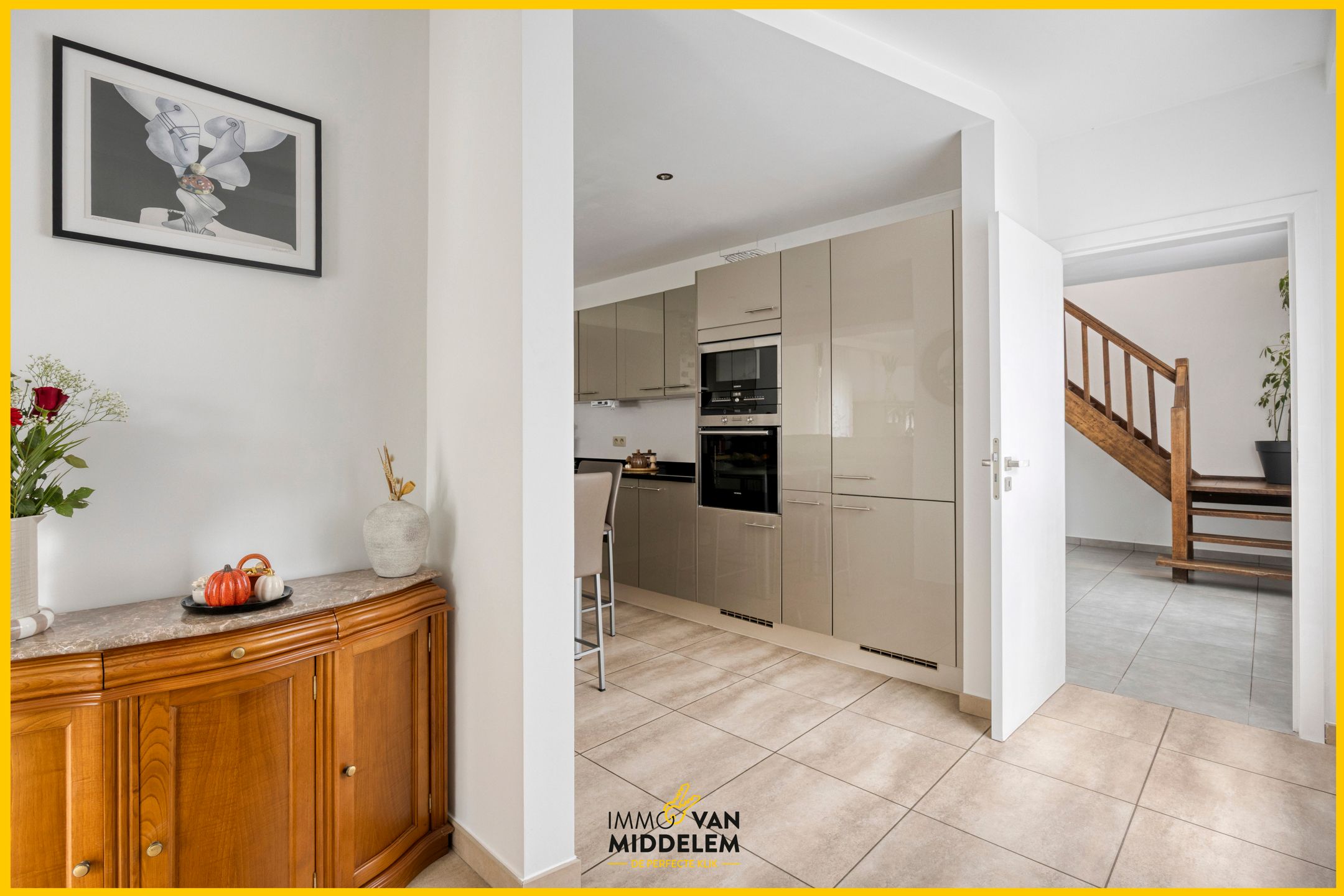 INSTAPKLARE WONING MET 3 KAMERS, TERRAS, TUIN EN GARAGE foto 2