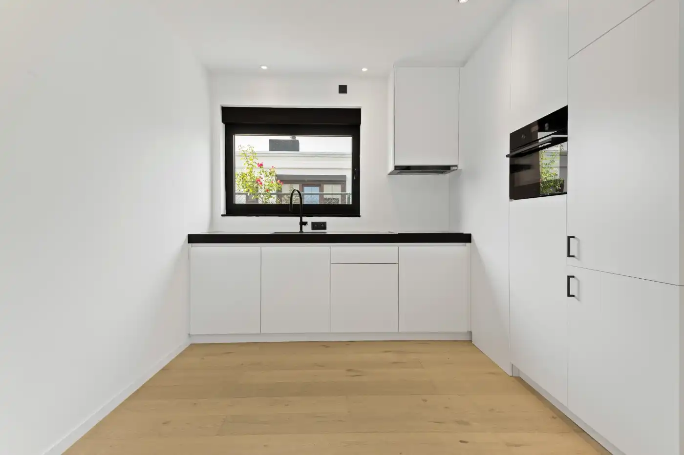 Instapklare, gerenoveerde laagbouwwoning met 2 slpk. en tuin foto 4