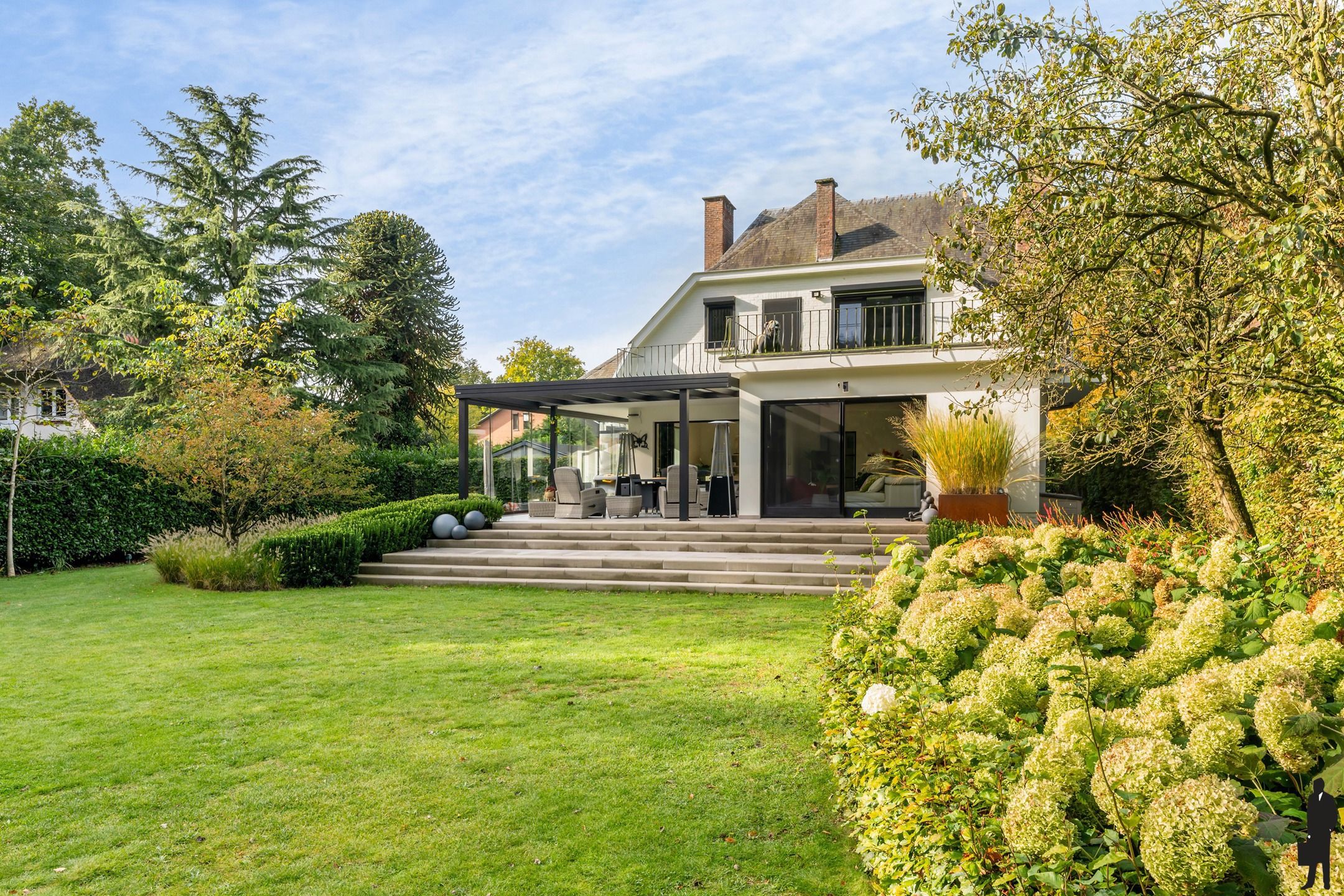 Gerenoveerde villa ideaal voor vrije beroepen! foto {{pictureIndex}}