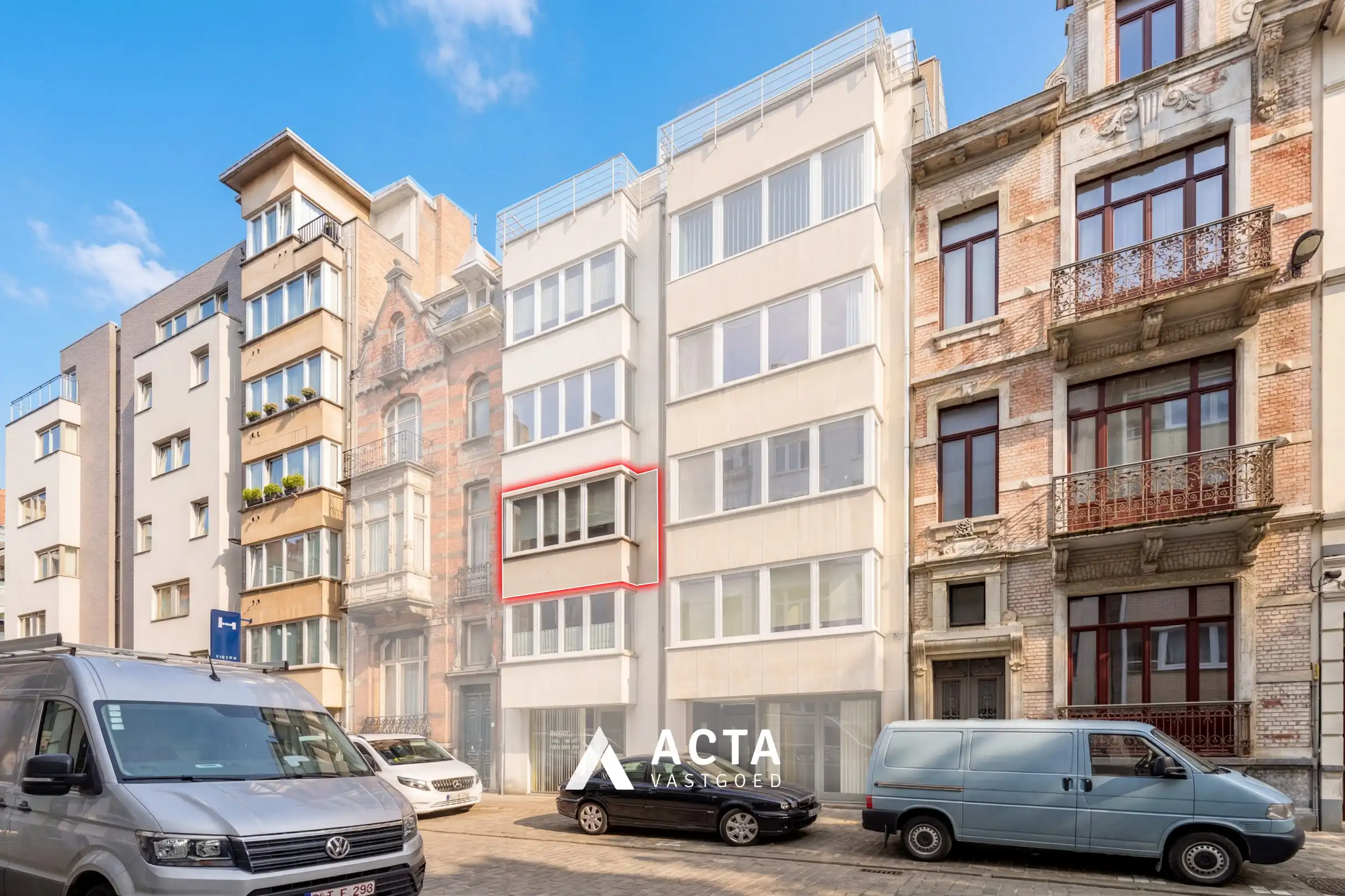 Gerenoveerd appartement met 2 slaapkamers en terras in het centrum van Oostende foto 2